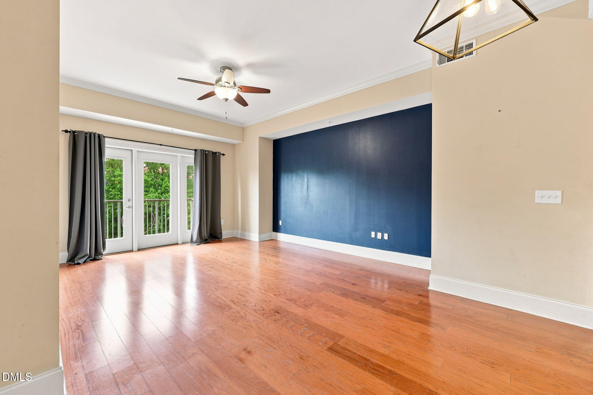 222 Glenwood Avenue 717 Property Photo 6