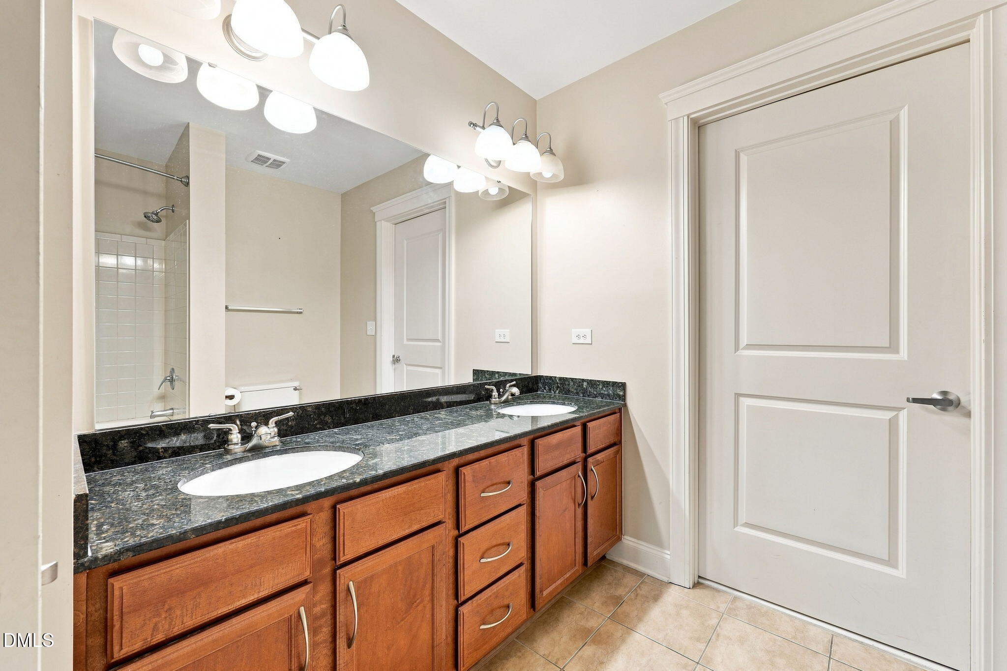 222 Glenwood Avenue 717 Property Photo 12