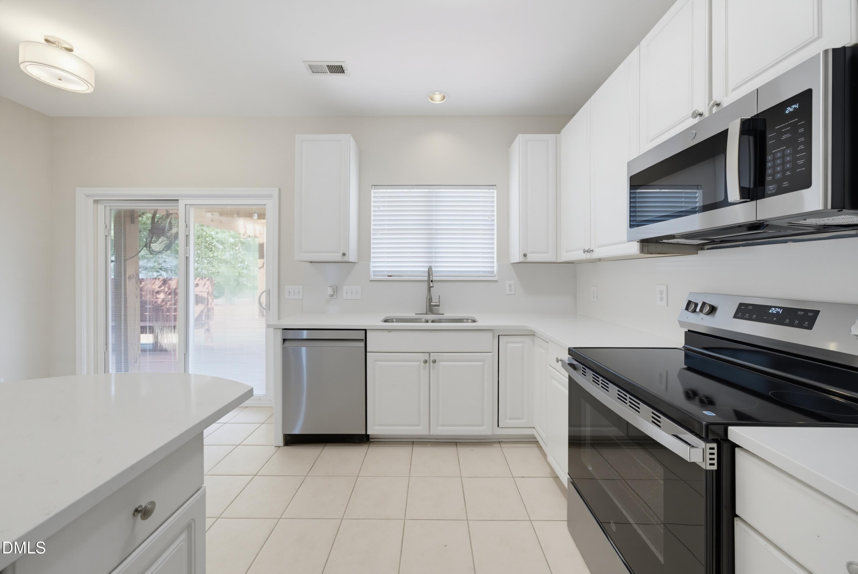 904 Starkland Way Property Photo 8