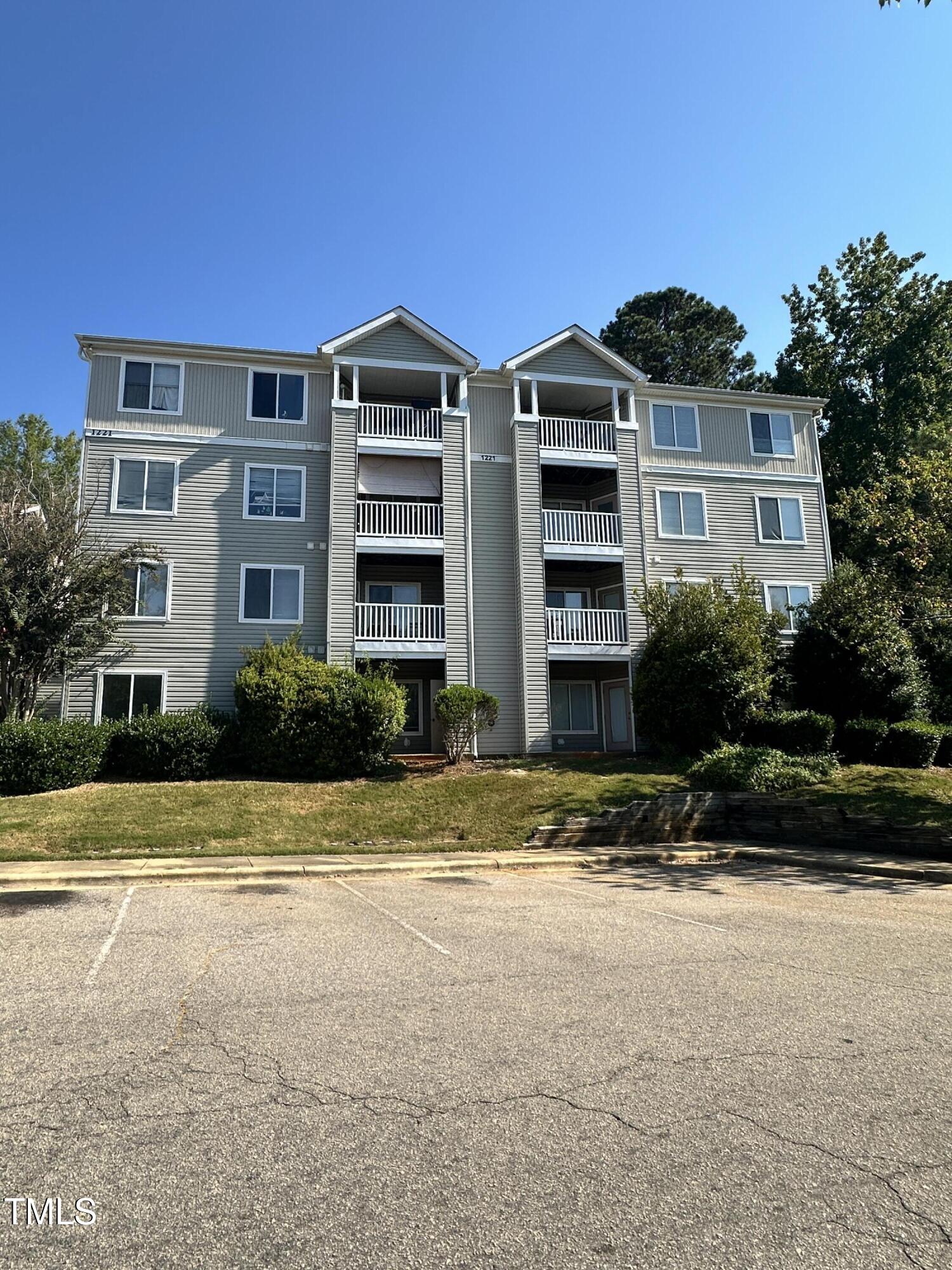 1221 University Court 304 Property Photo 2