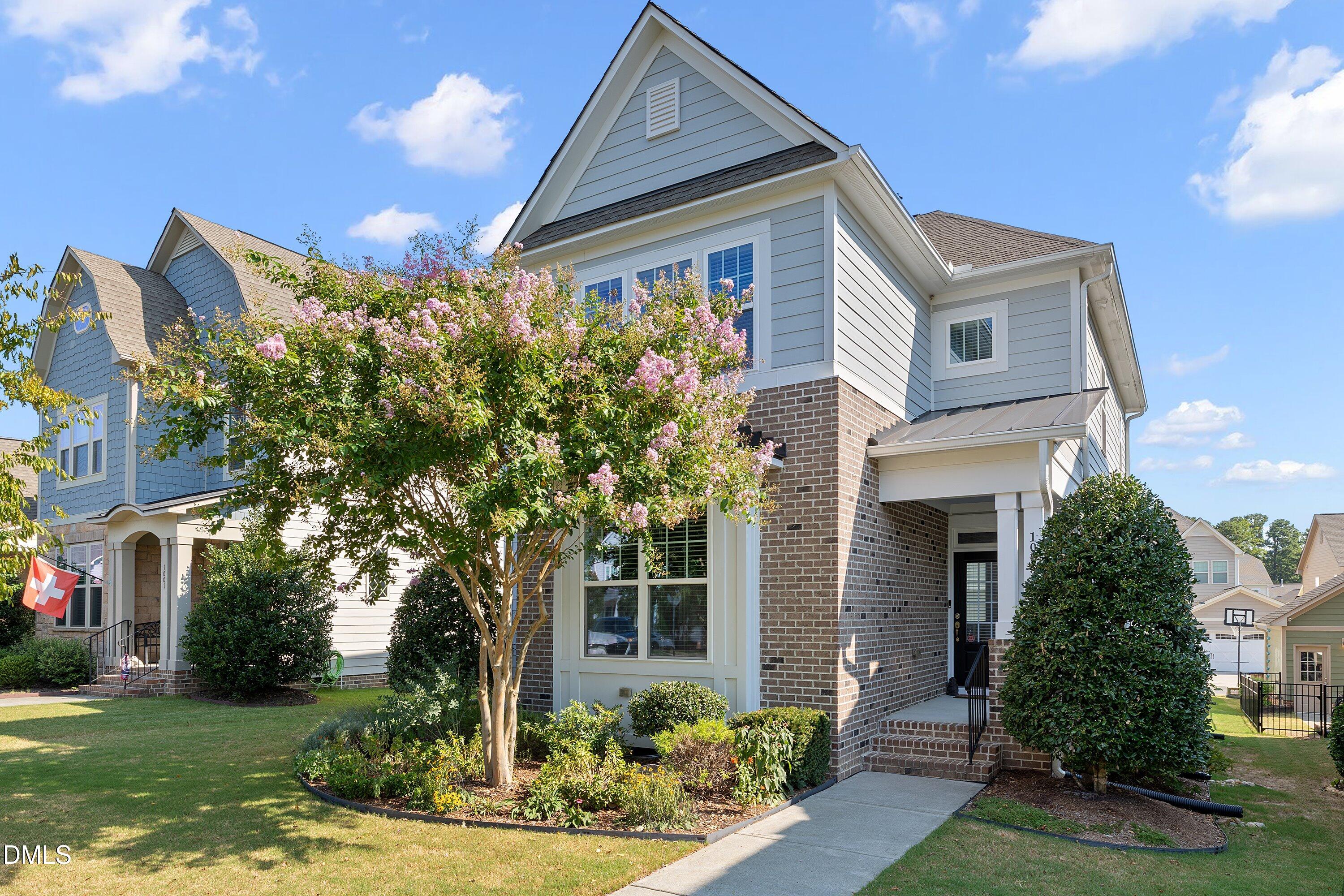 1005 Woodland Grove Way Property Photo 1