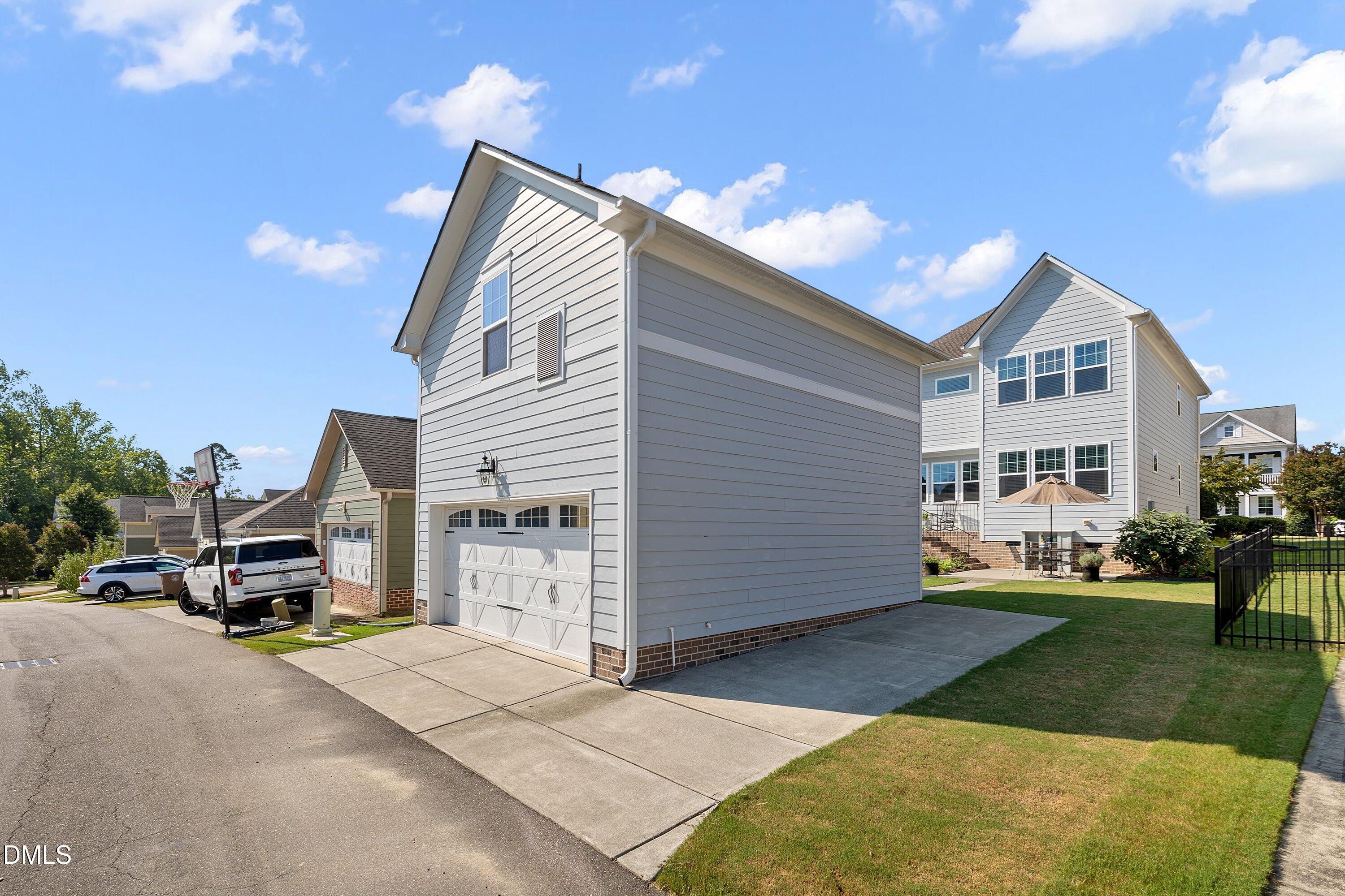 1005 Woodland Grove Way Property Photo 2