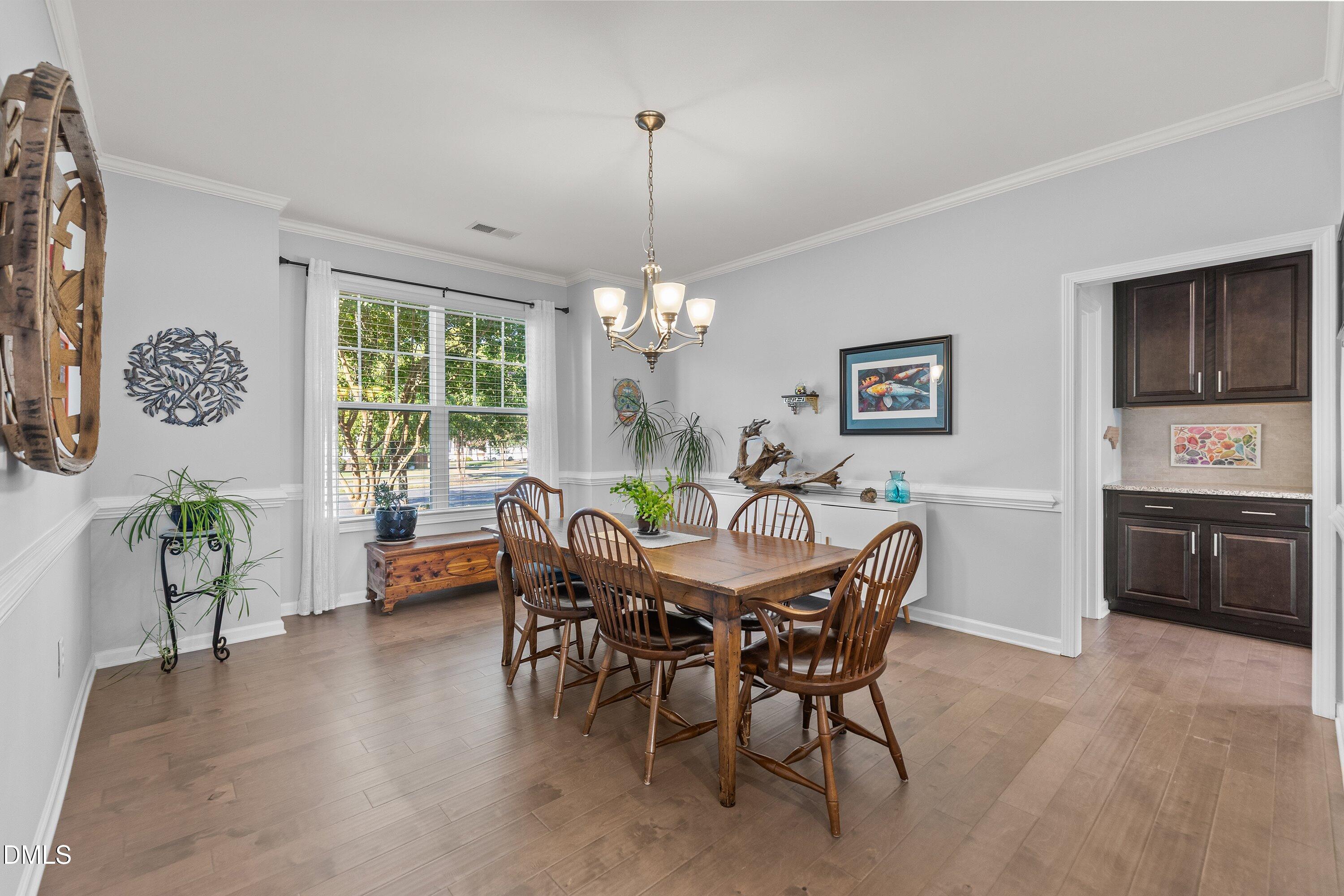 1005 Woodland Grove Way Property Photo 10