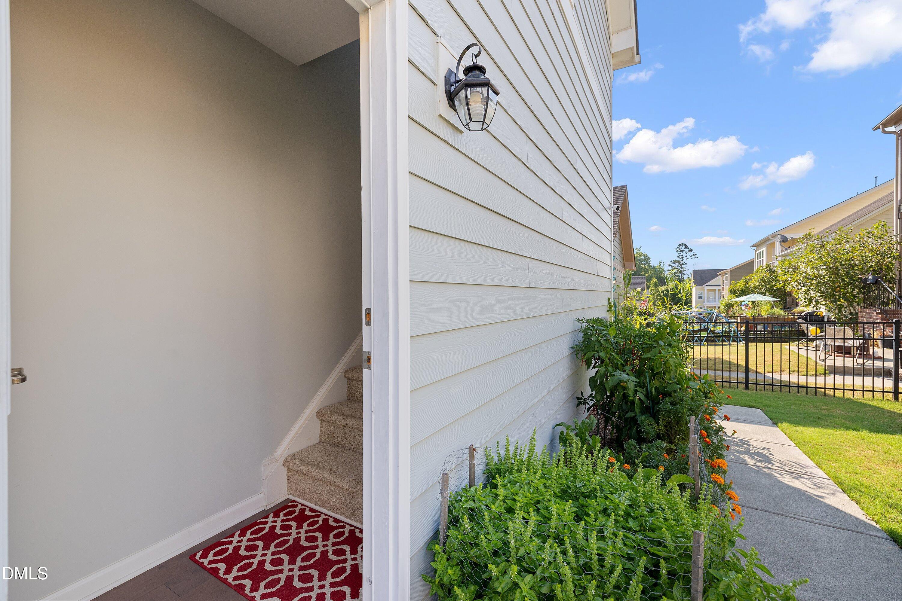 1005 Woodland Grove Way Property Photo 38