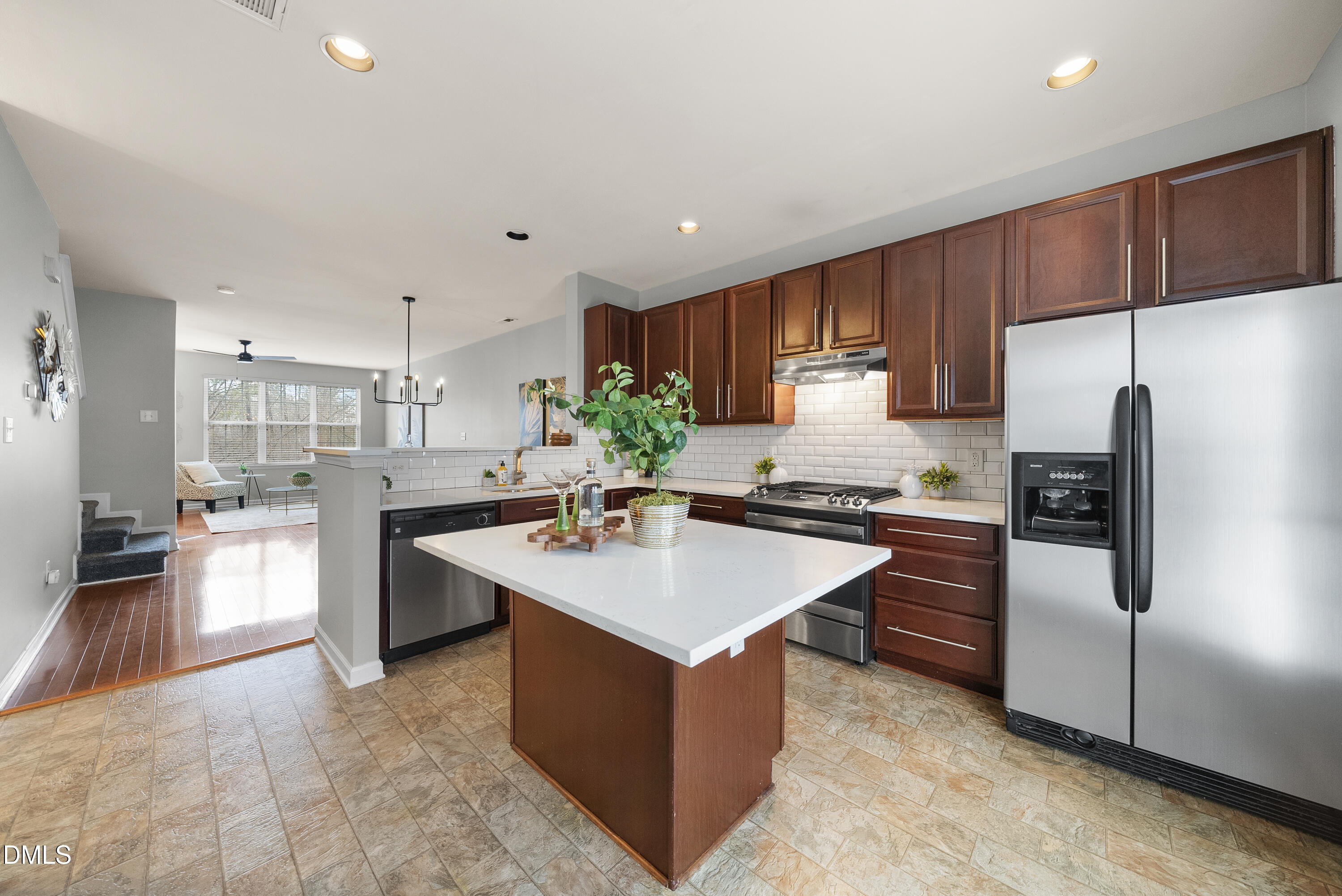 3839 Cary Glen Boulevard Property Photo 4