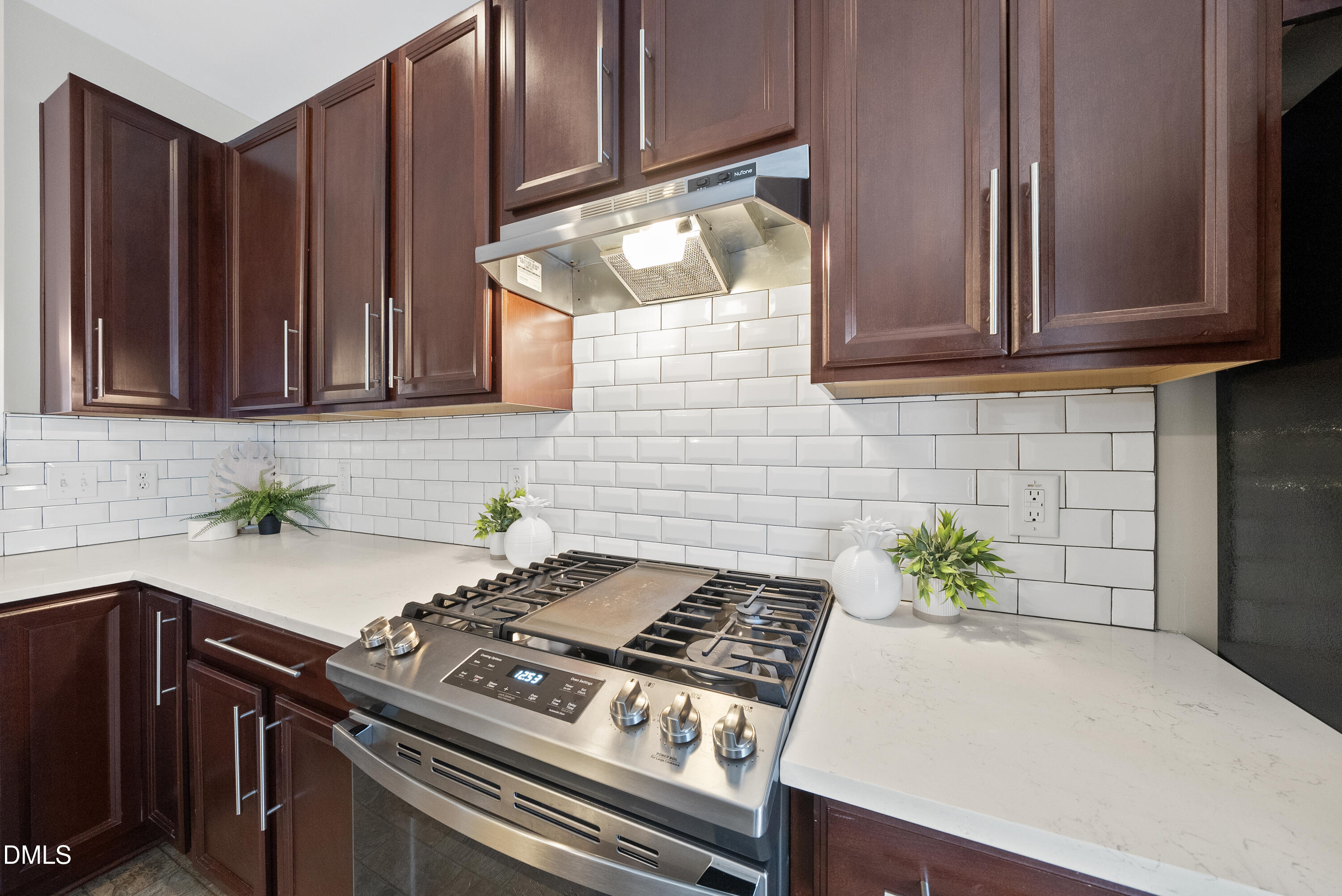 3839 Cary Glen Boulevard Property Photo 6