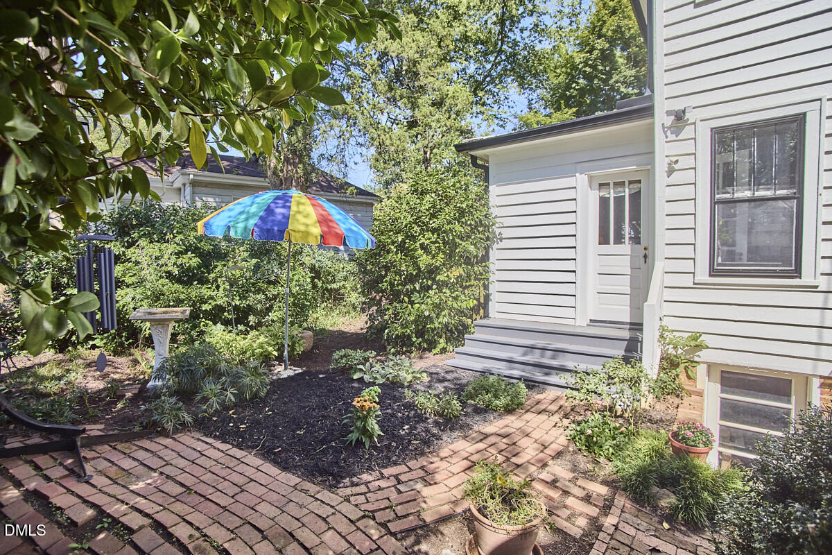 517 Cole Street Property Photo 59