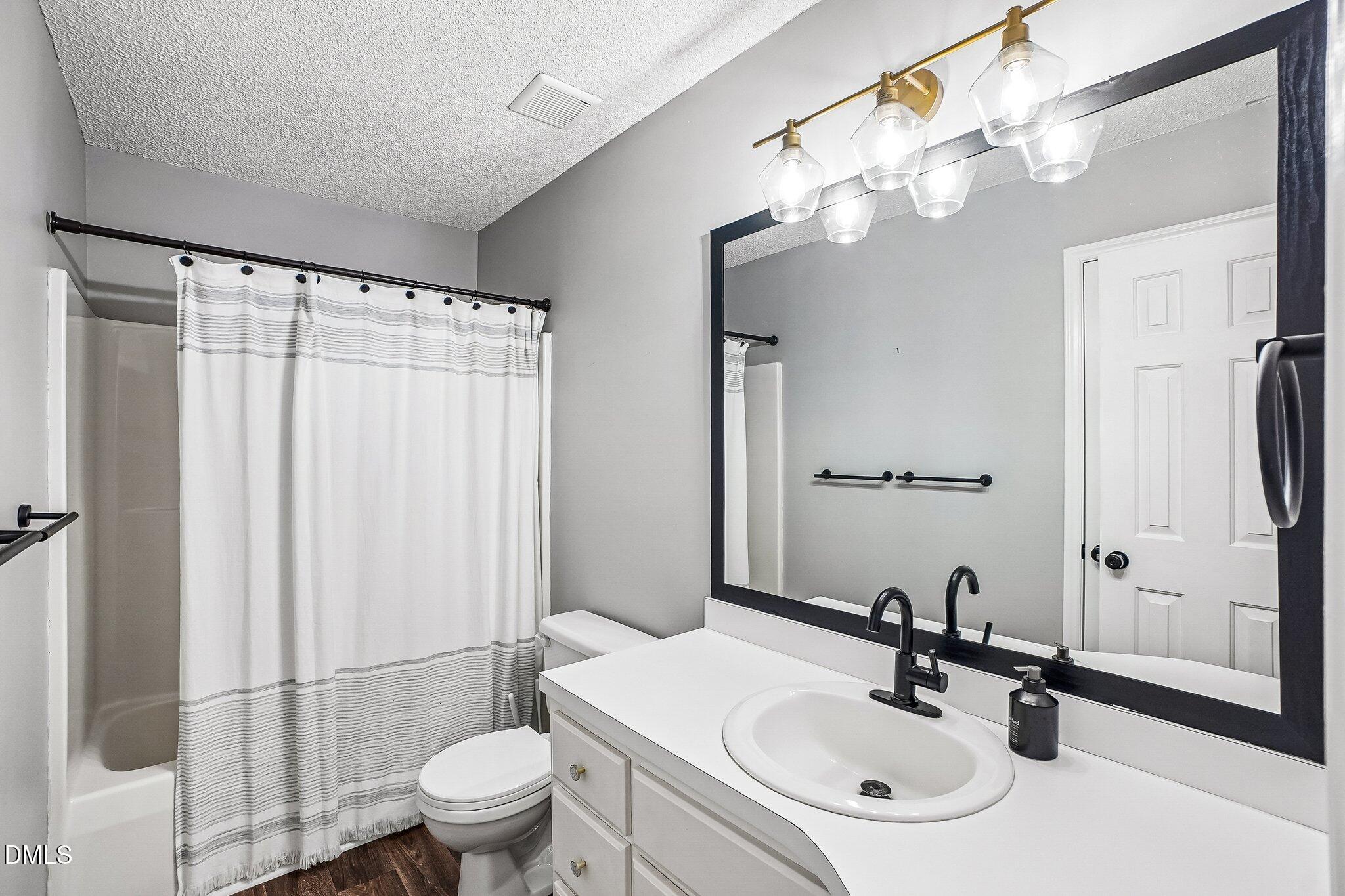 8820 Reigate Lane Property Photo 14