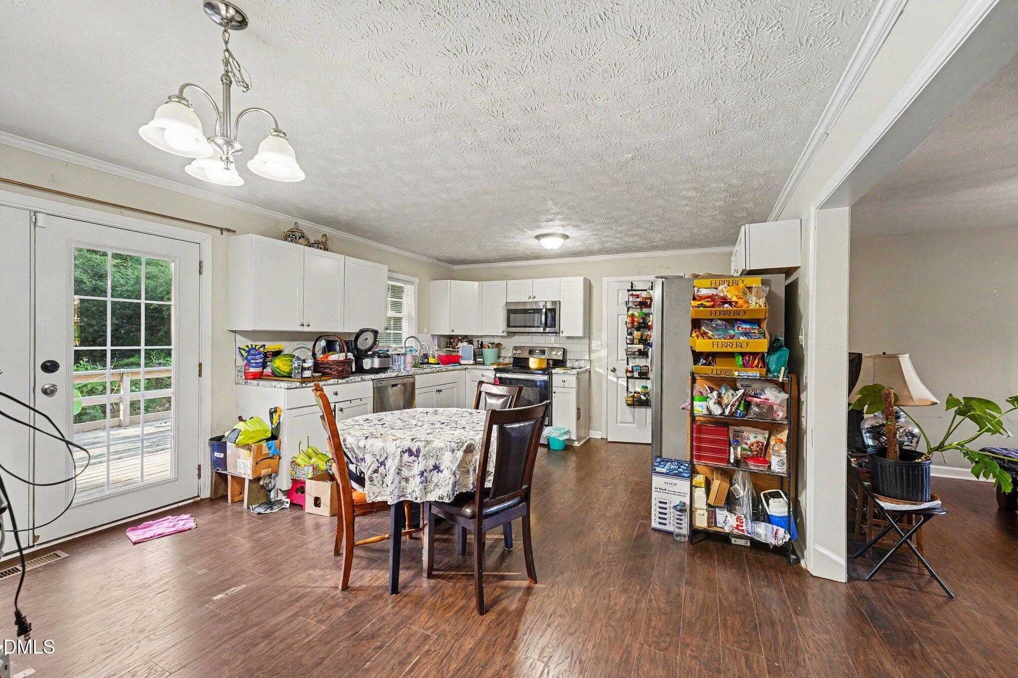 2052 Mango Circle Property Photo 3