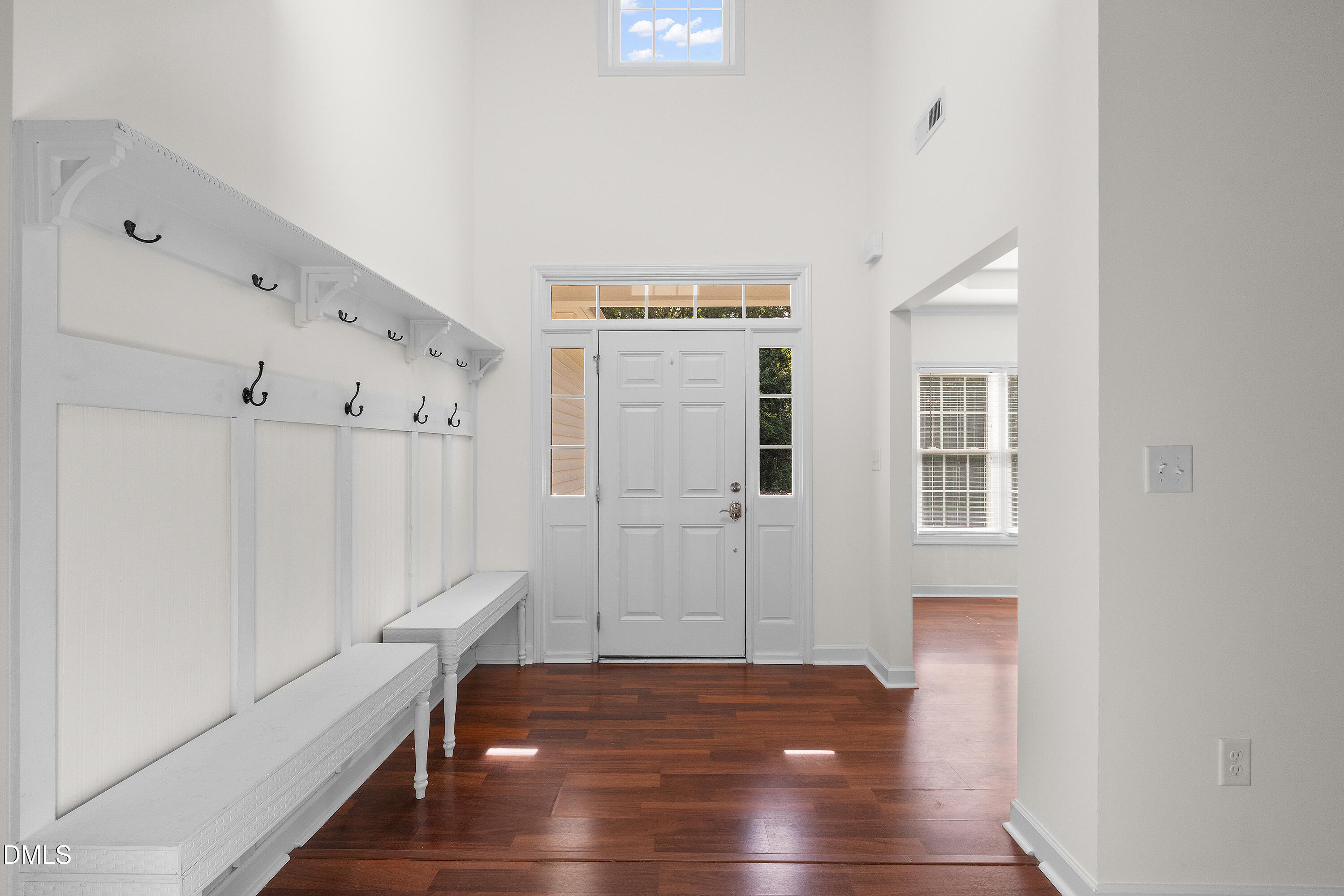 2458 Valley Drive Property Photo 8