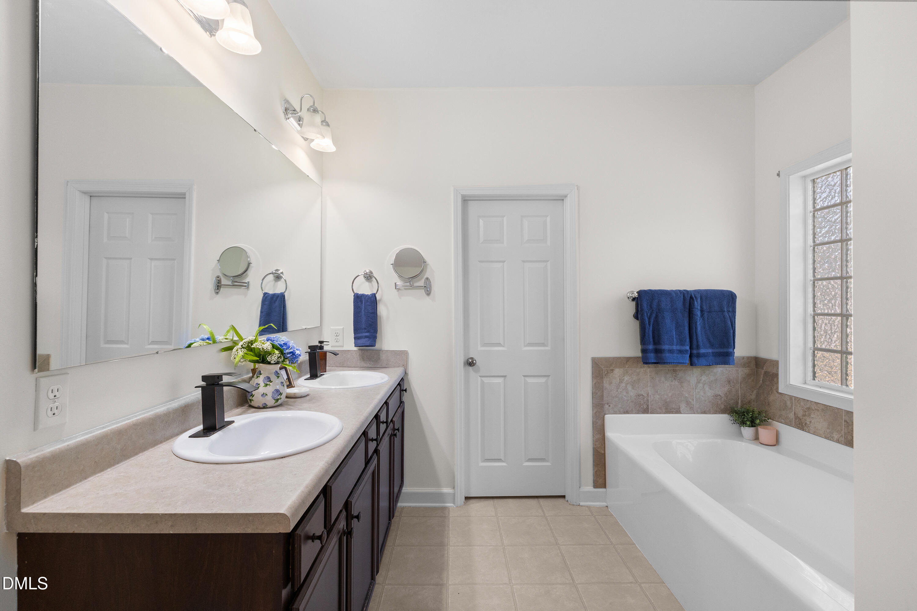 2458 Valley Drive Property Photo 37