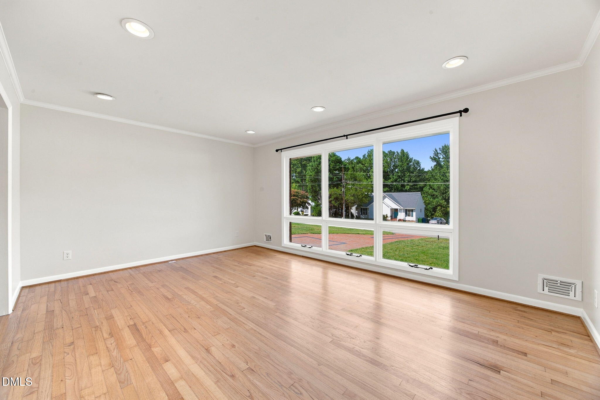 3512 Neptune Drive Property Photo 7