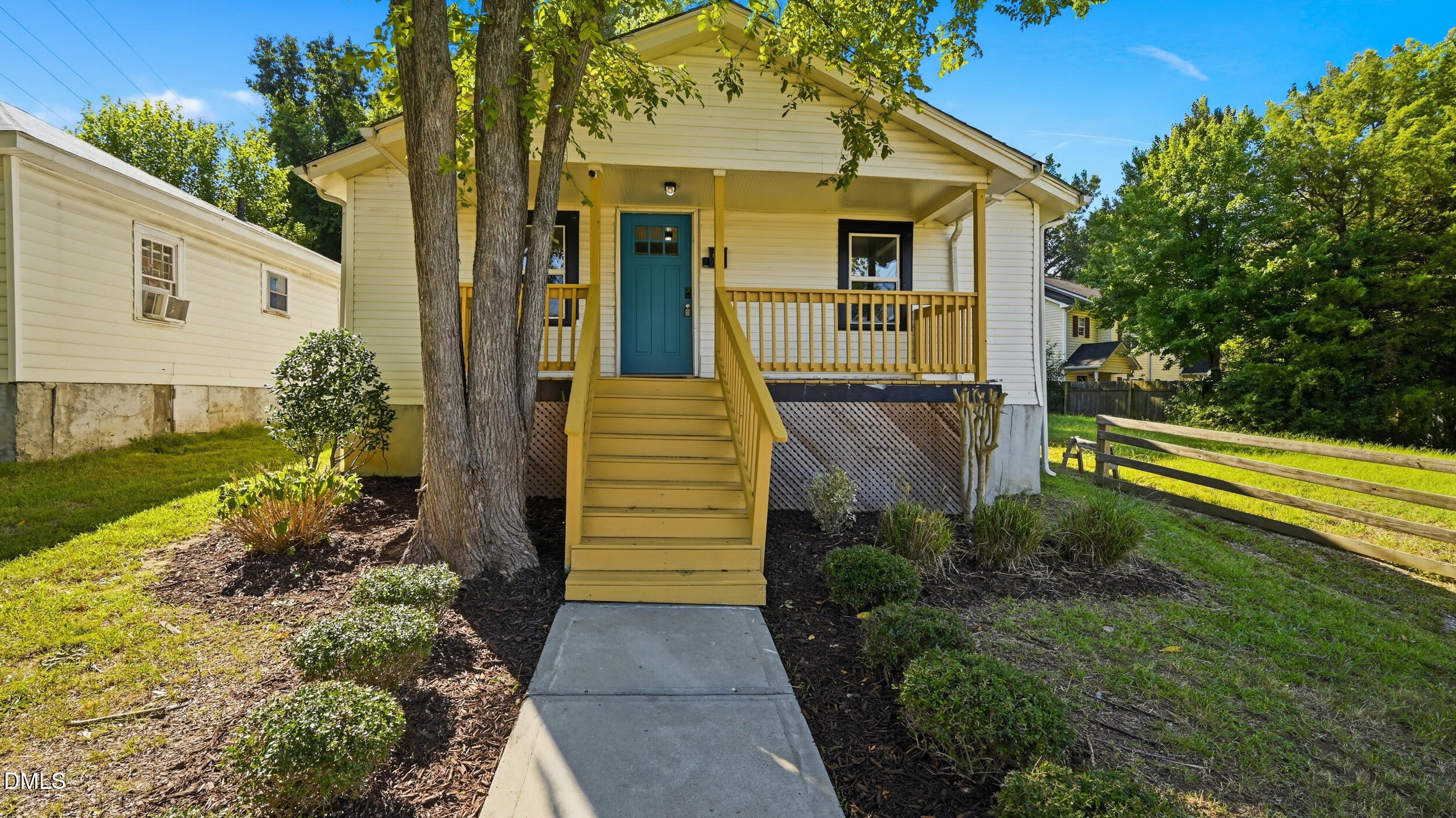 1208 Drew Street Property Photo 2