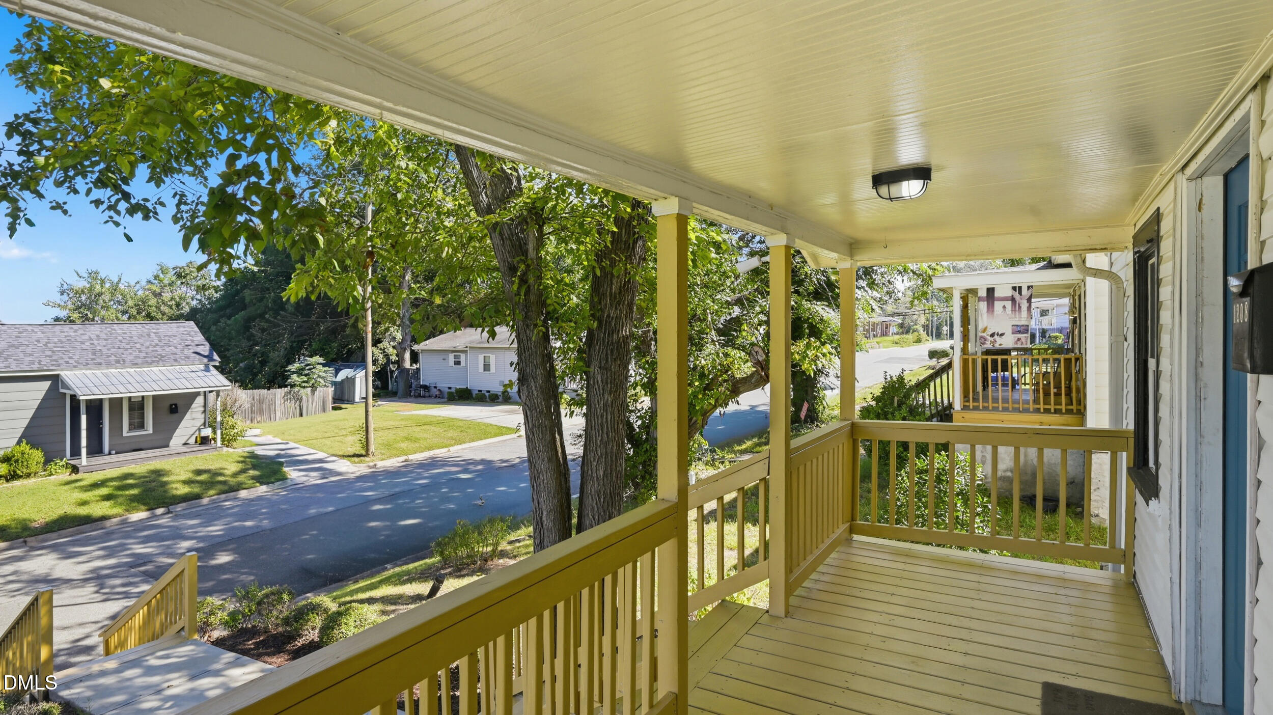 1208 Drew Street Property Photo 3