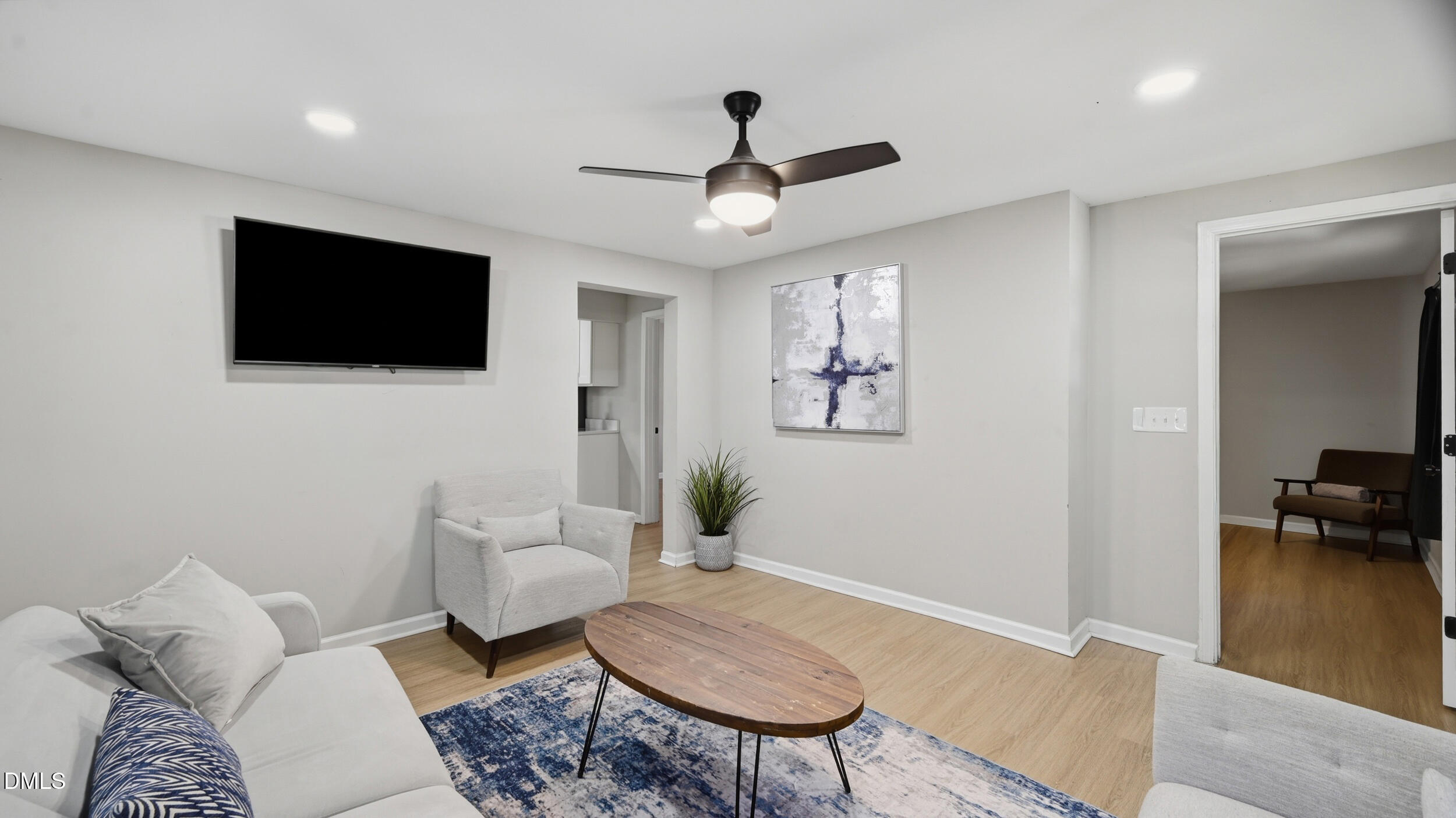 1208 Drew Street Property Photo 6