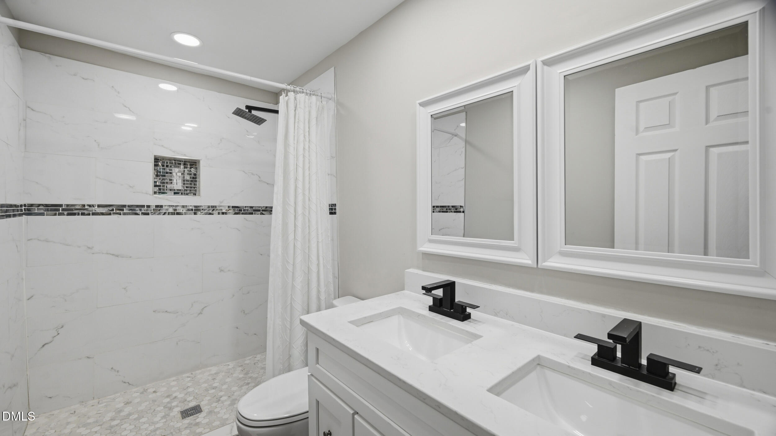 1208 Drew Street Property Photo 9