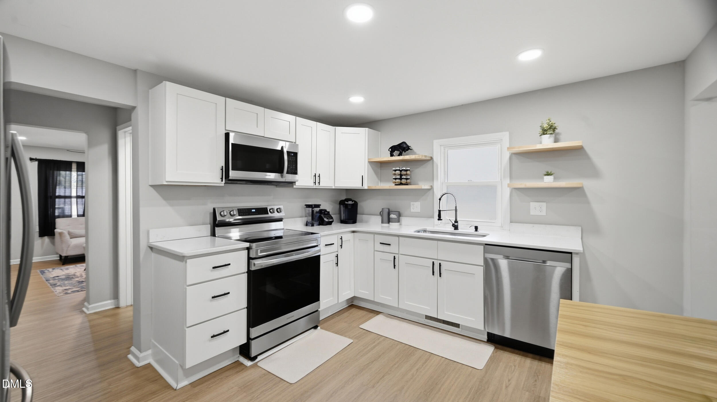 1208 Drew Street Property Photo 13