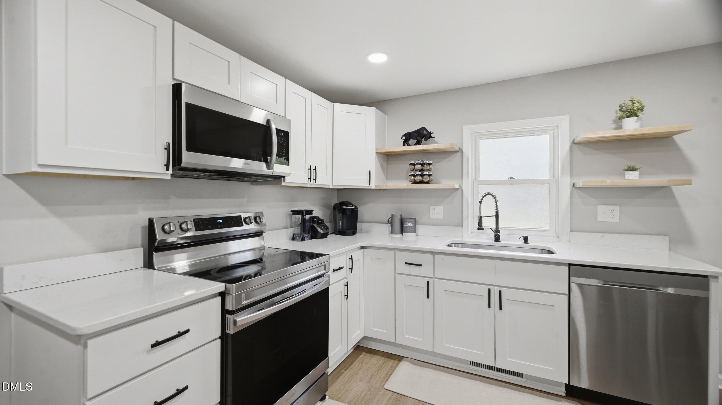 1208 Drew Street Property Photo 14