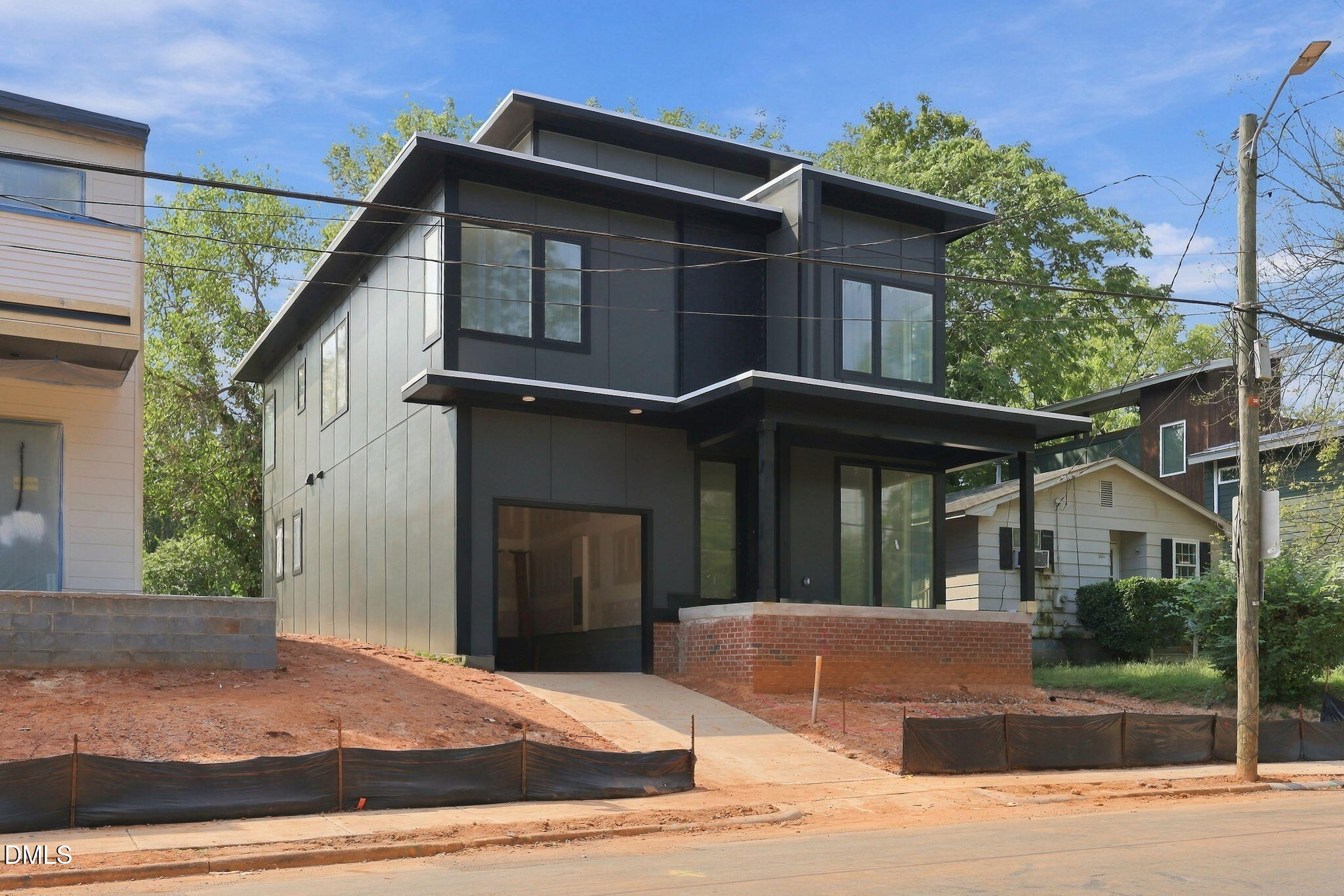 814 E Davie Street Property Photo 2