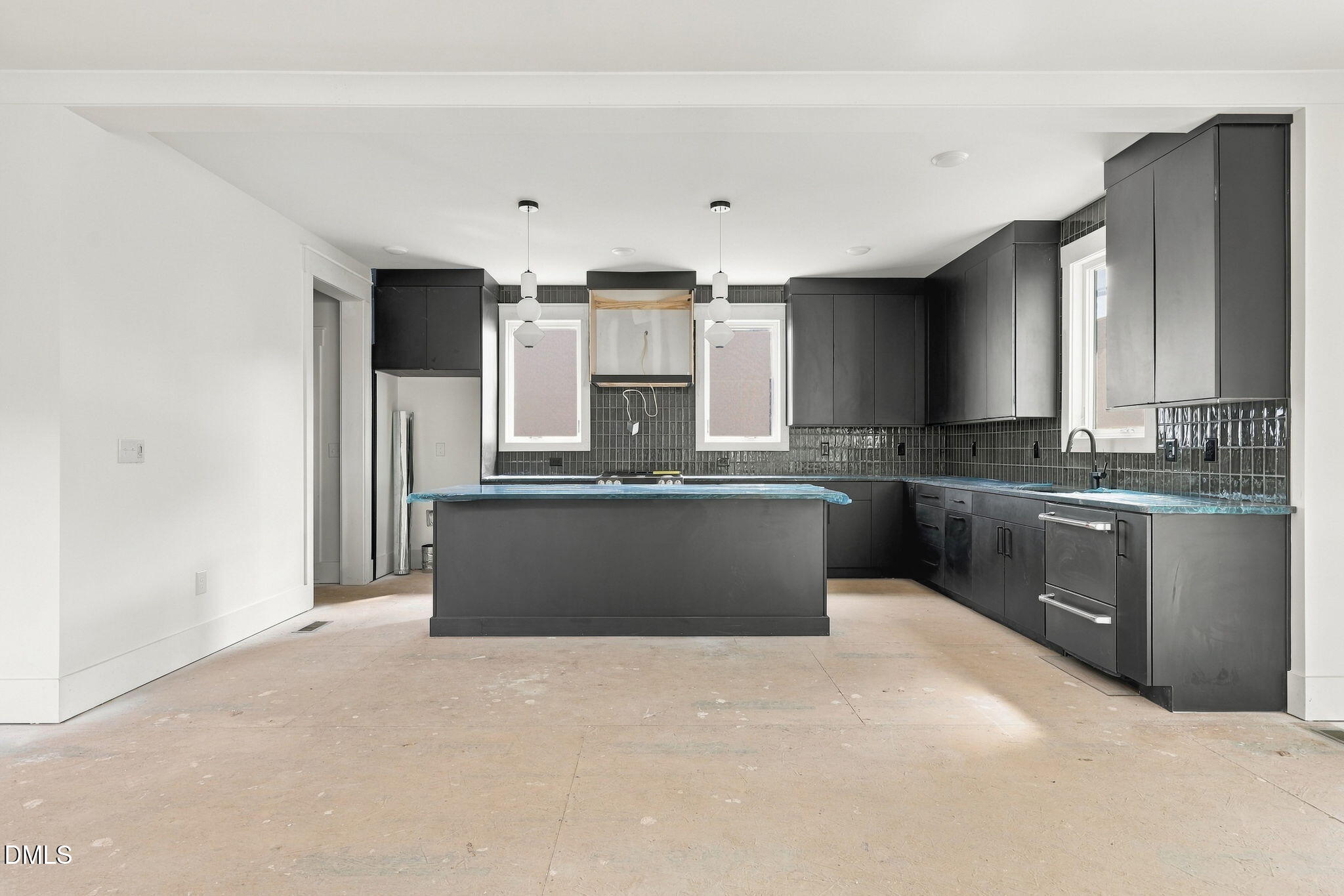 814 E Davie Street Property Photo 8