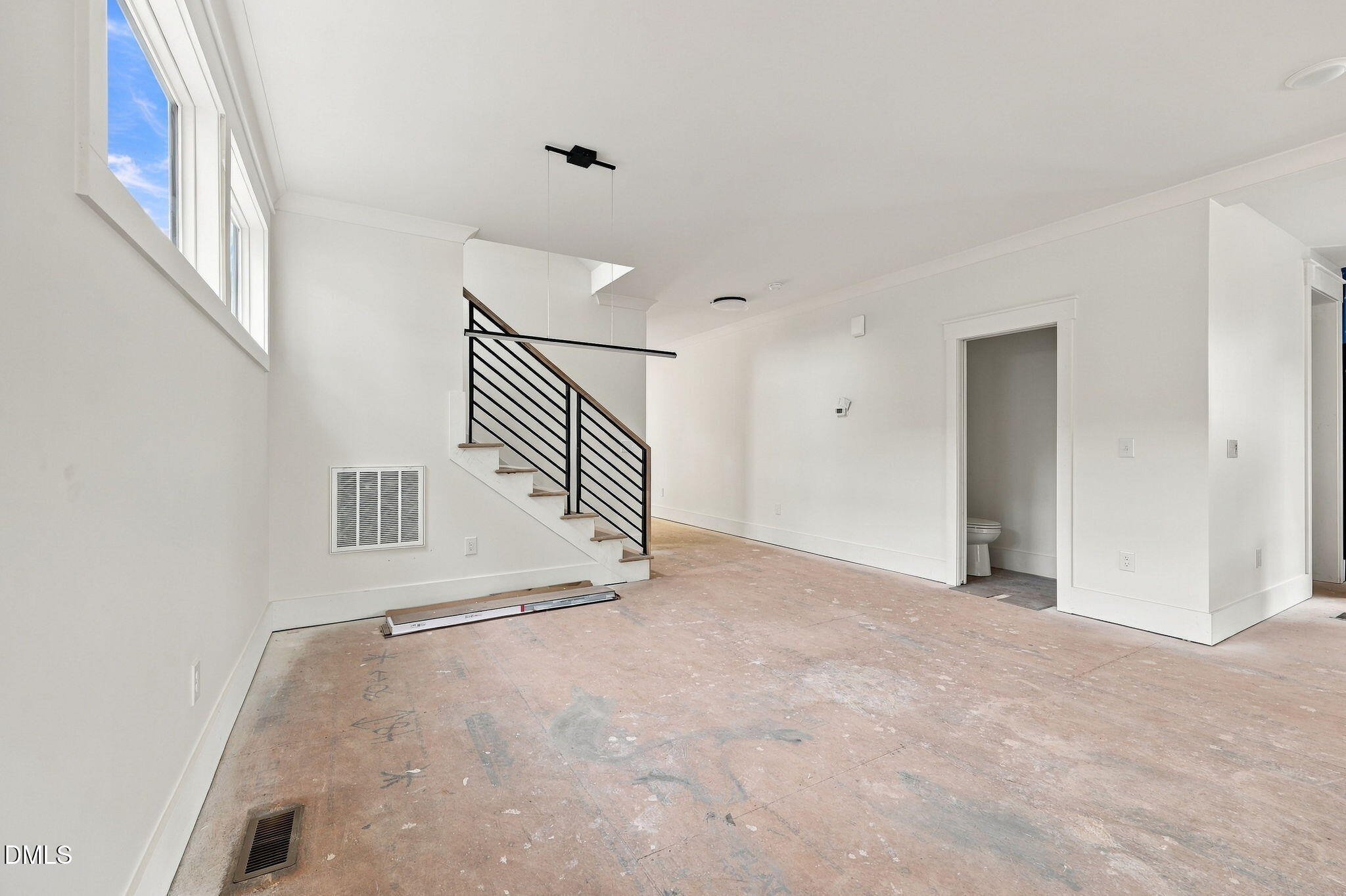 814 E Davie Street Property Photo 9