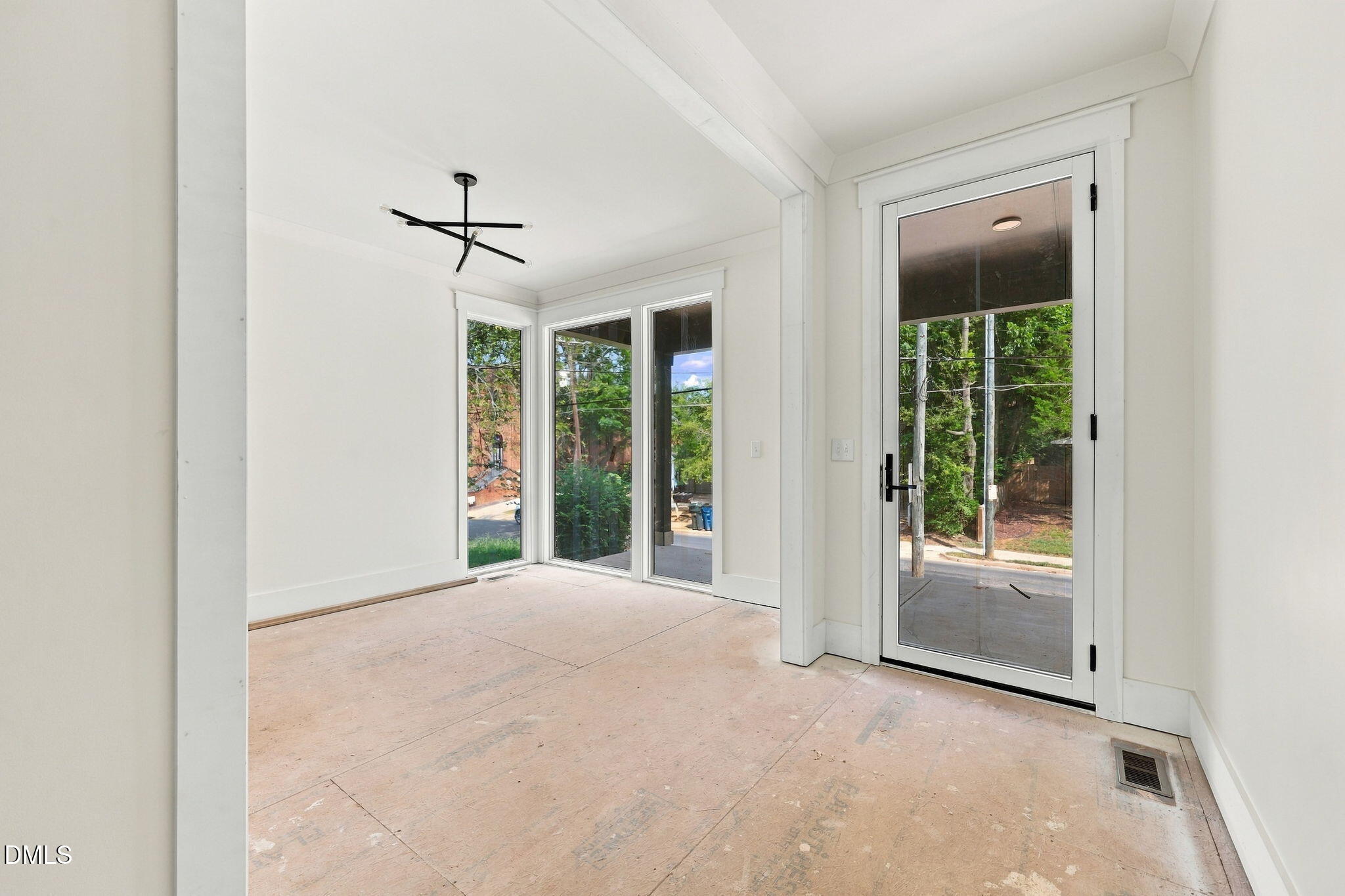 814 E Davie Street Property Photo 13