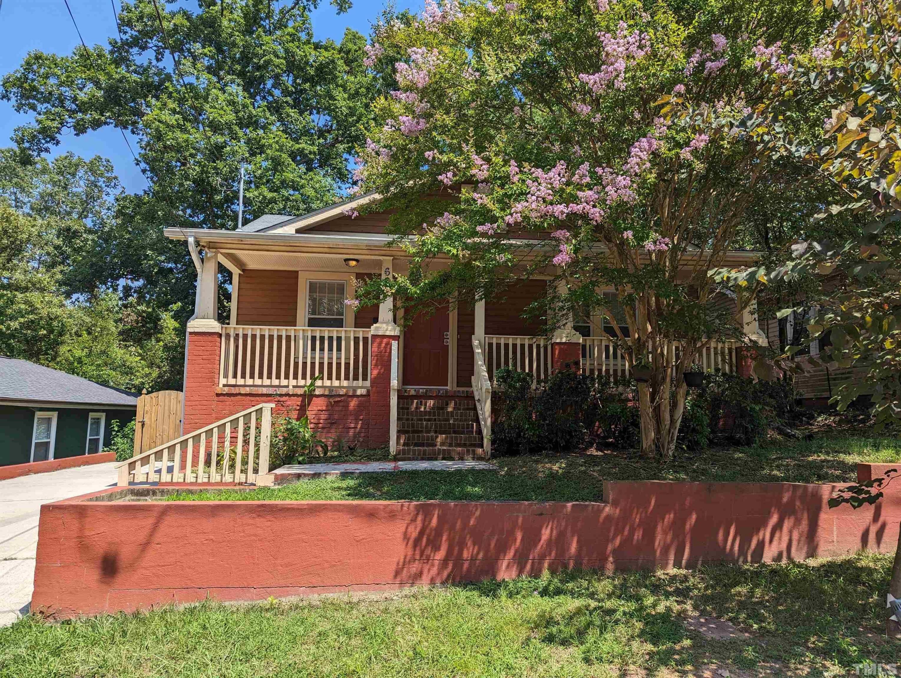 608 N Maple Street Property Photo 1