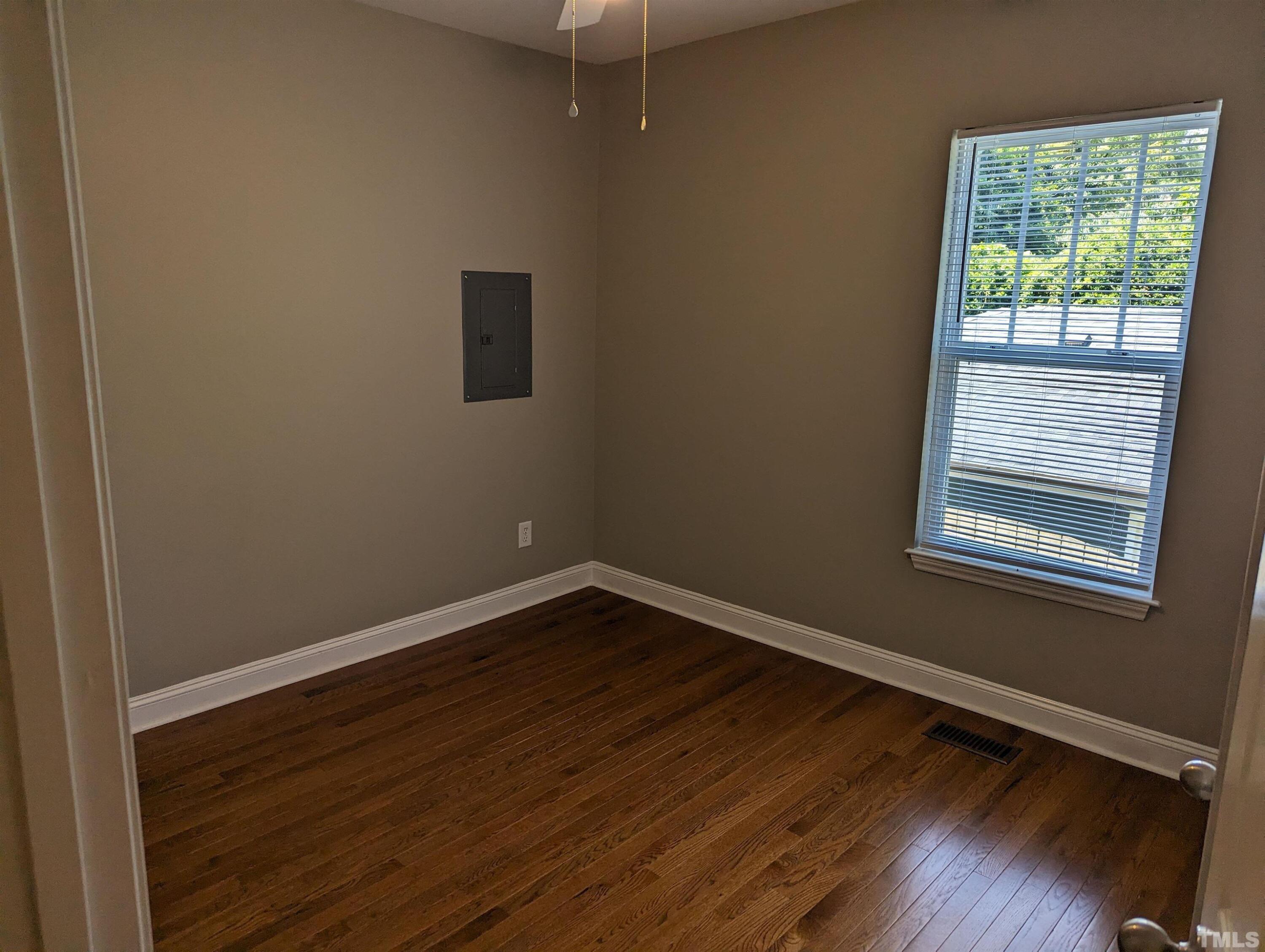 608 N Maple Street Property Photo 11