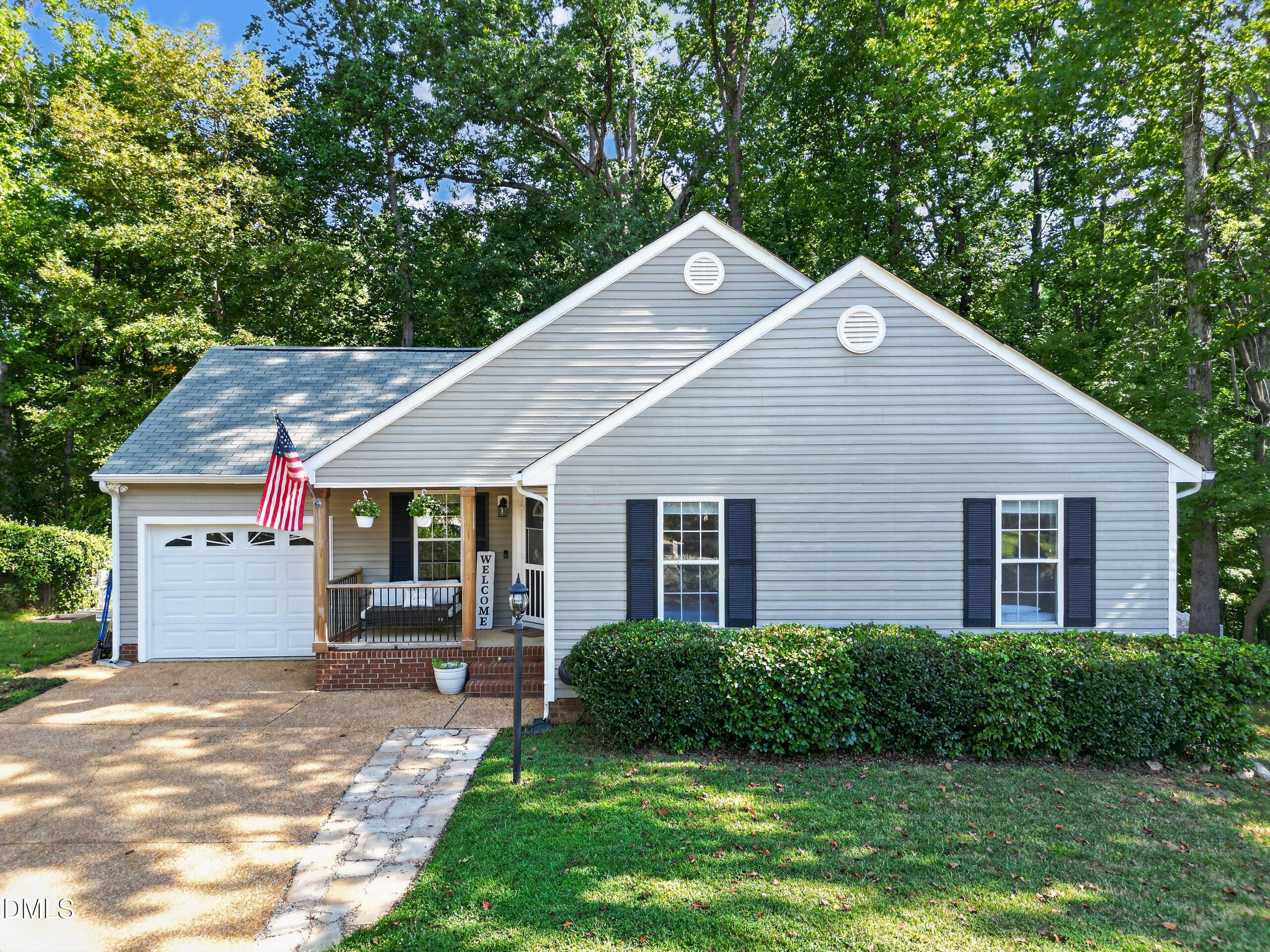 636 Harris Point Way Property Photo 2