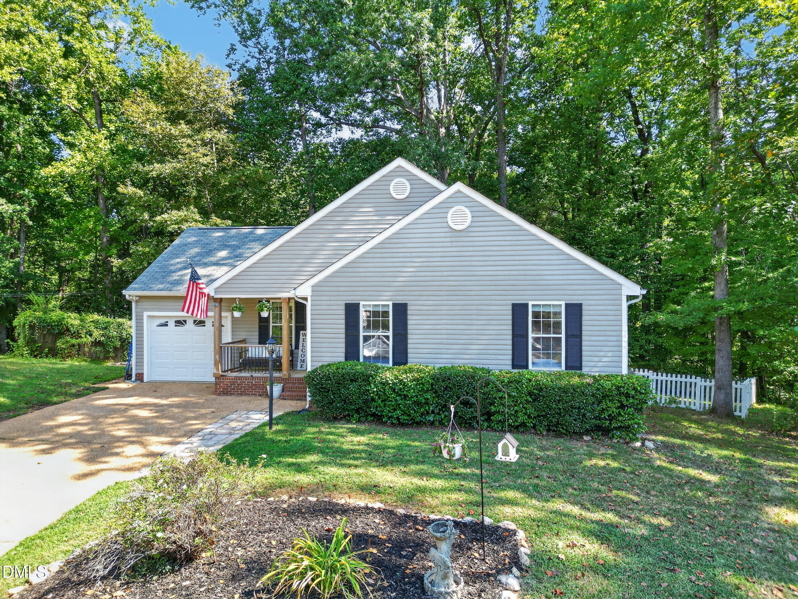 636 Harris Point Way Property Photo 3