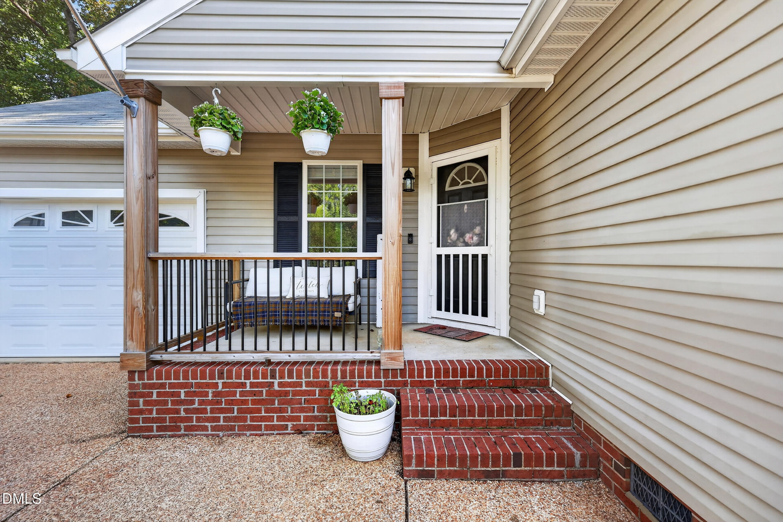 636 Harris Point Way Property Photo 6
