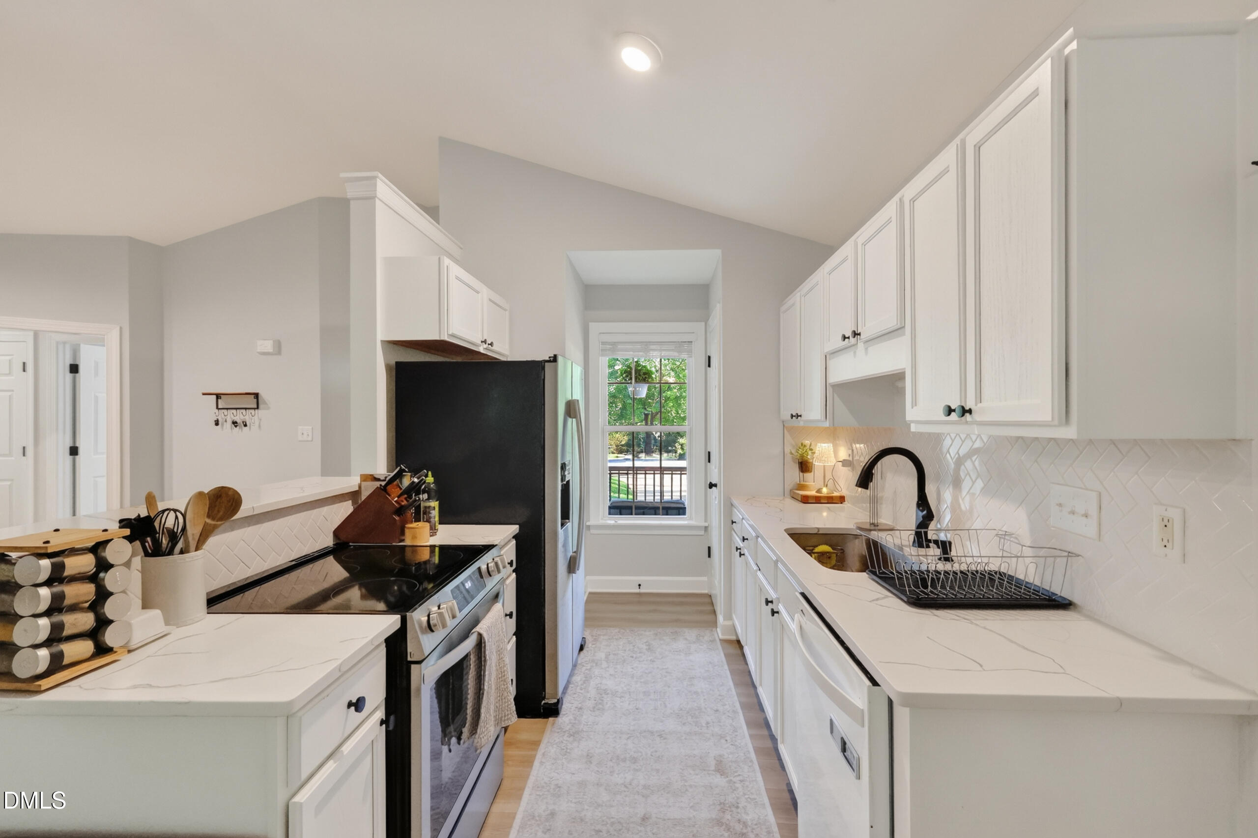 636 Harris Point Way Property Photo 8