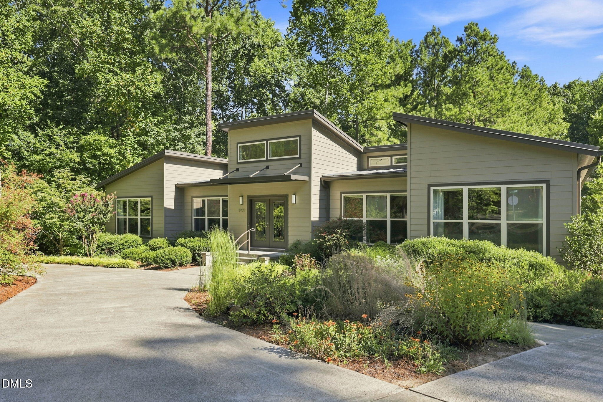 2927 Wade Road Property Photo 1