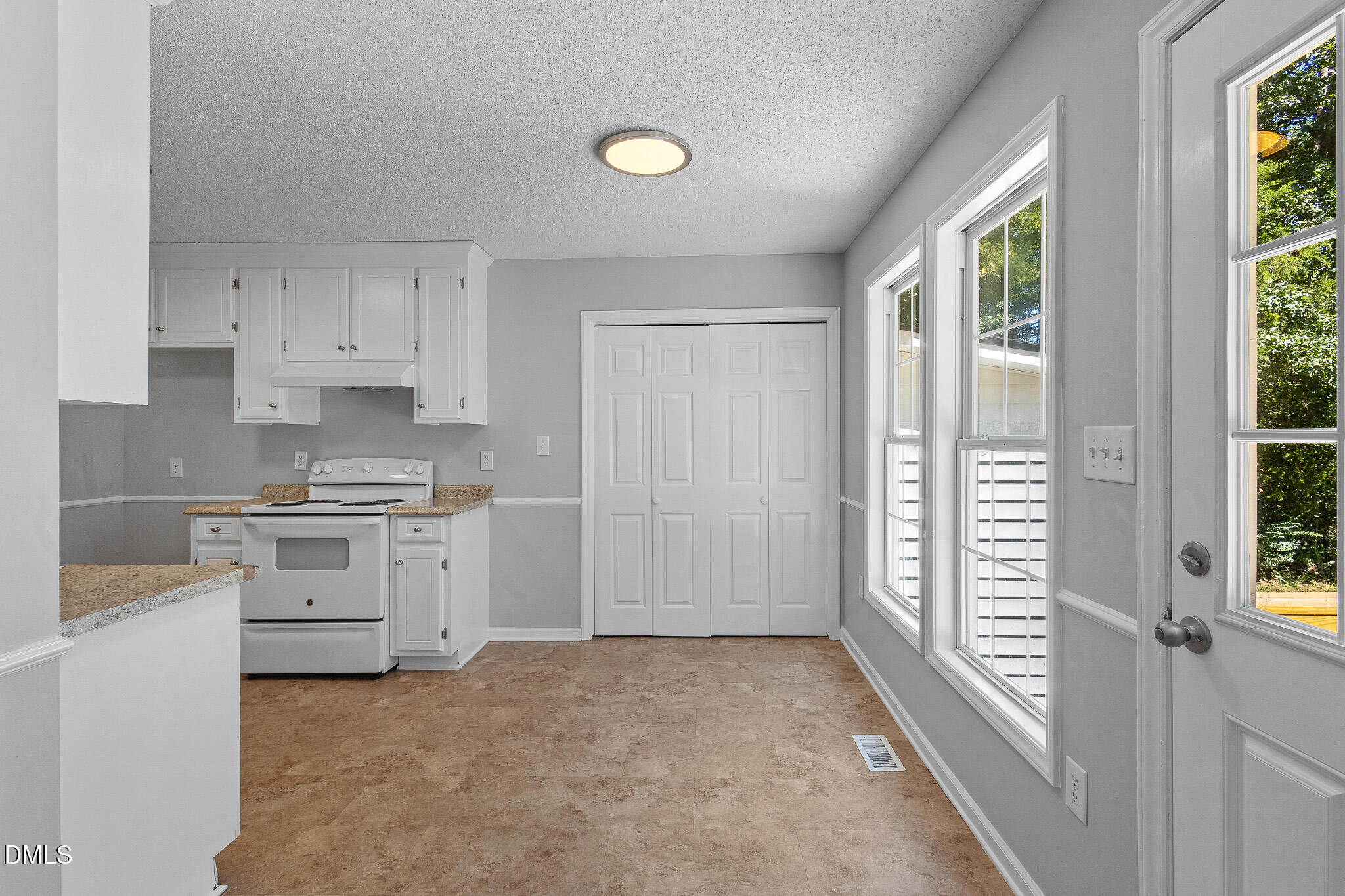 100 Southland Drive Property Photo 9