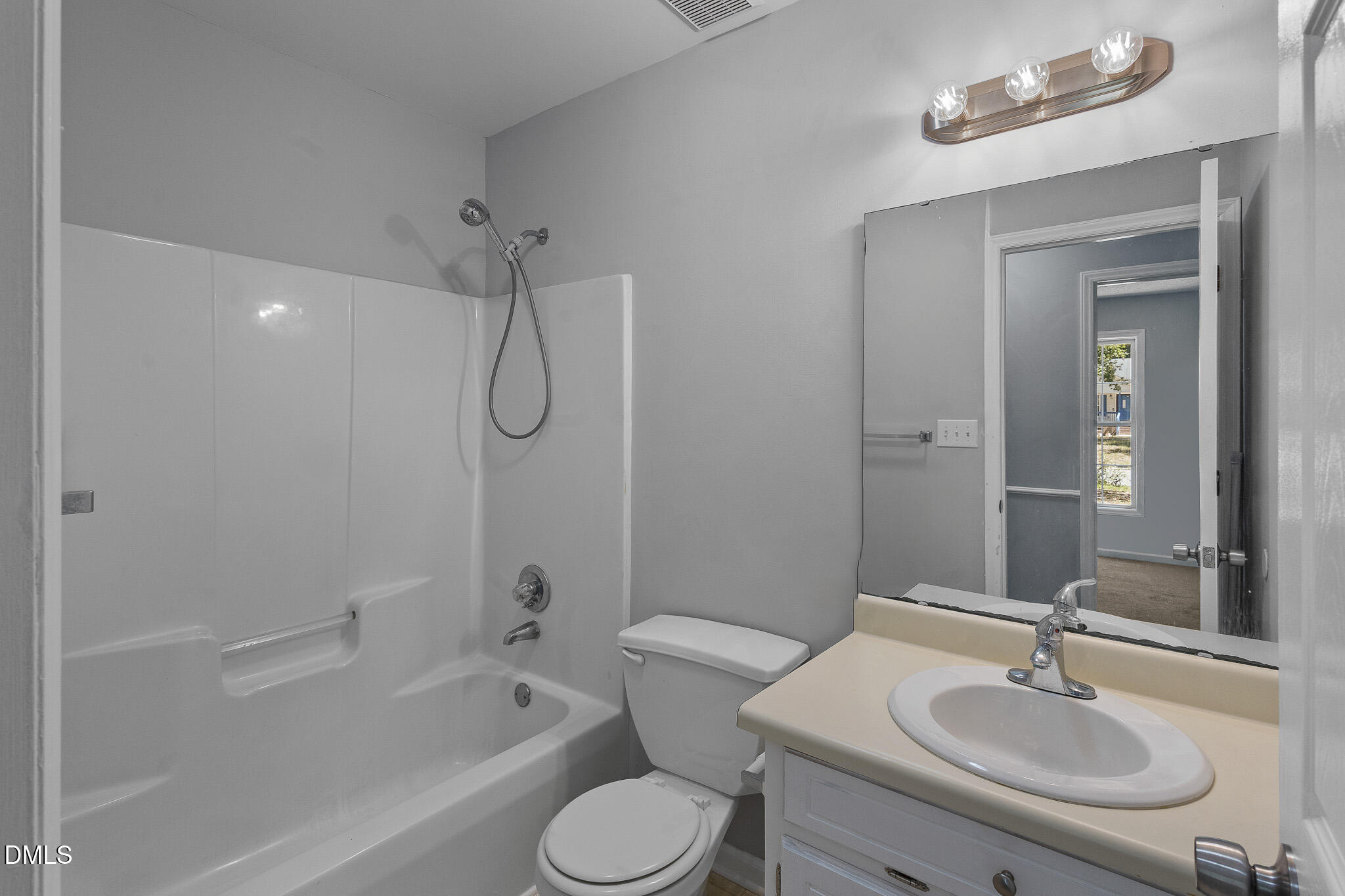 100 Southland Drive Property Photo 12