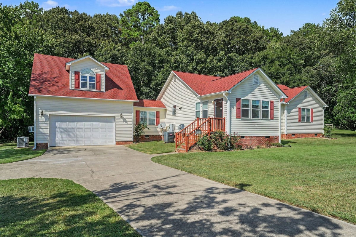 1145 Forest Glen Drive Property Photo 2