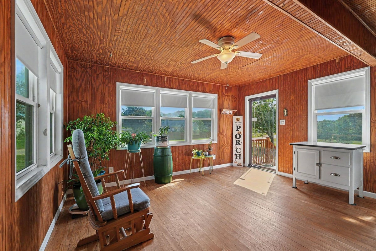 1145 Forest Glen Drive Property Photo 3