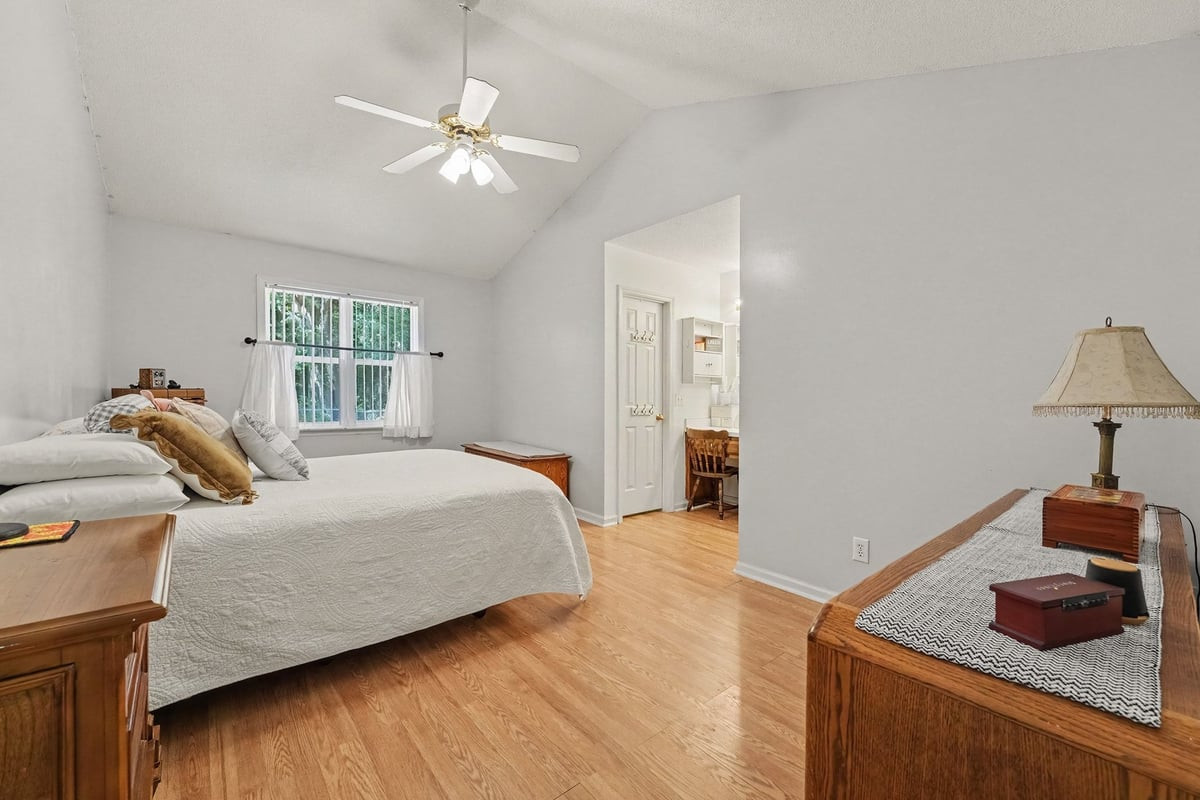 1145 Forest Glen Drive Property Photo 12
