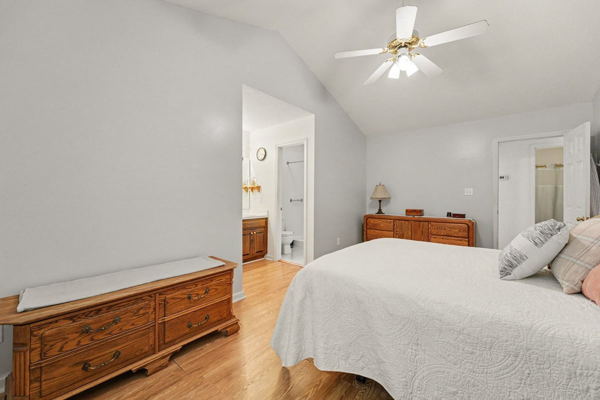1145 Forest Glen Drive Property Photo 13