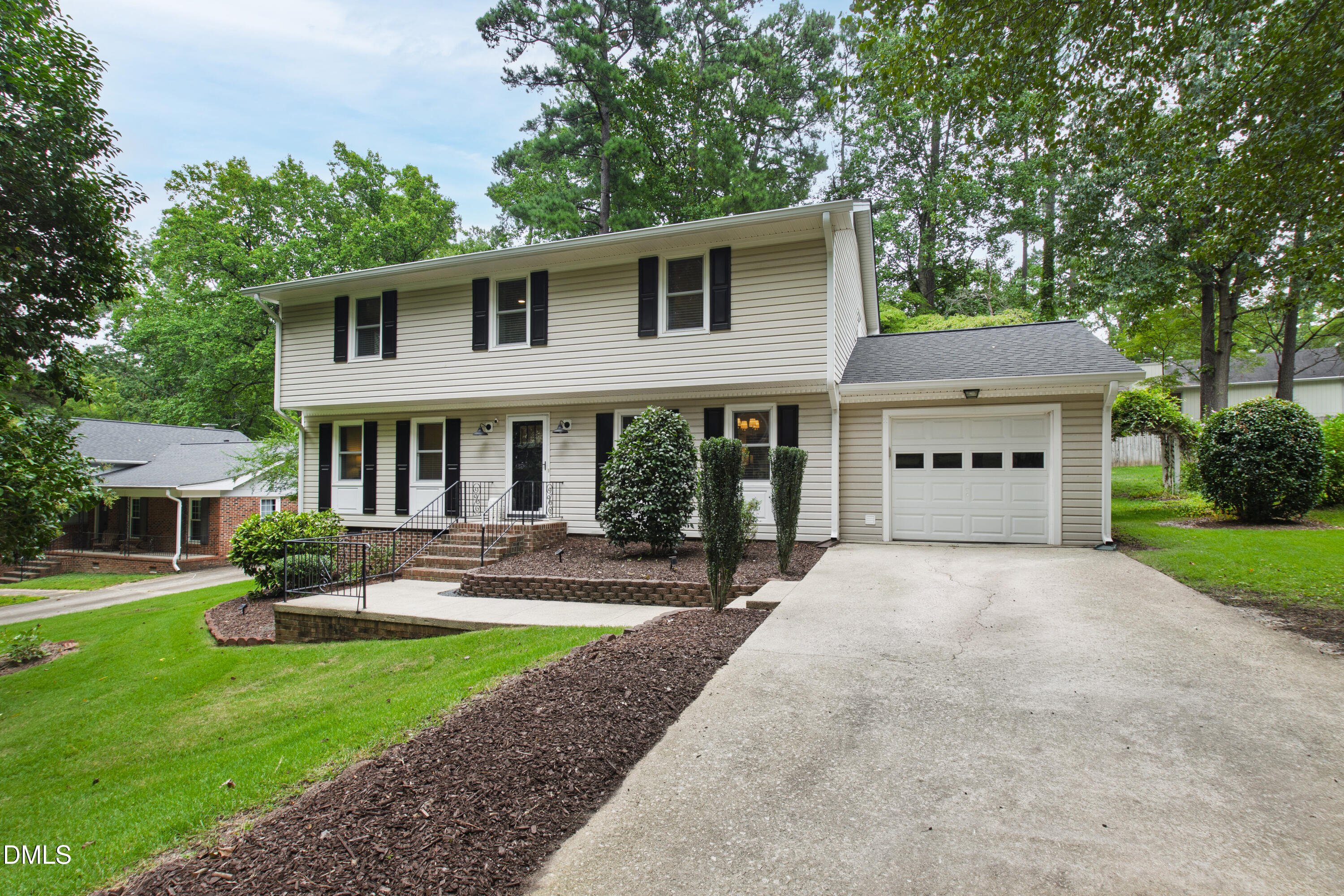 5320 Cherrycrest Court Property Photo 3