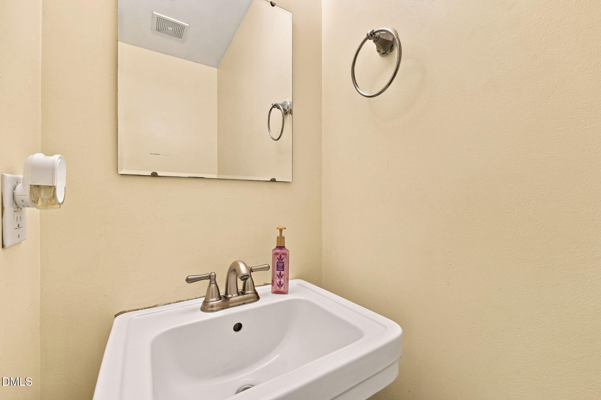 8640 Neuse Landing Lane 105 Property Photo 8