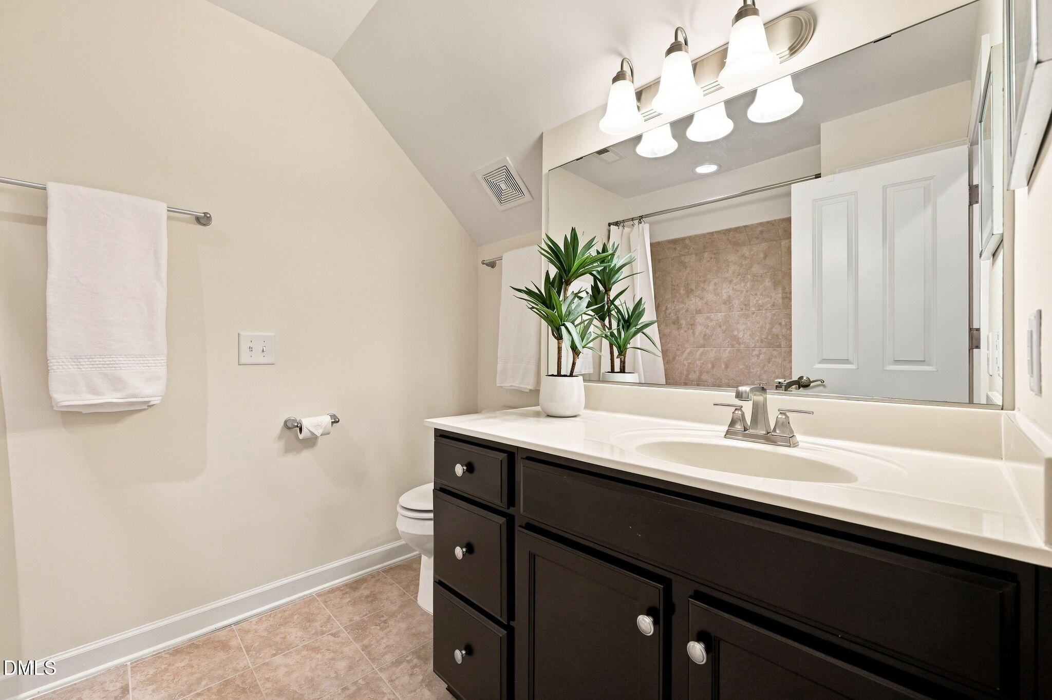 1407 Abbotsford Way Property Photo 24