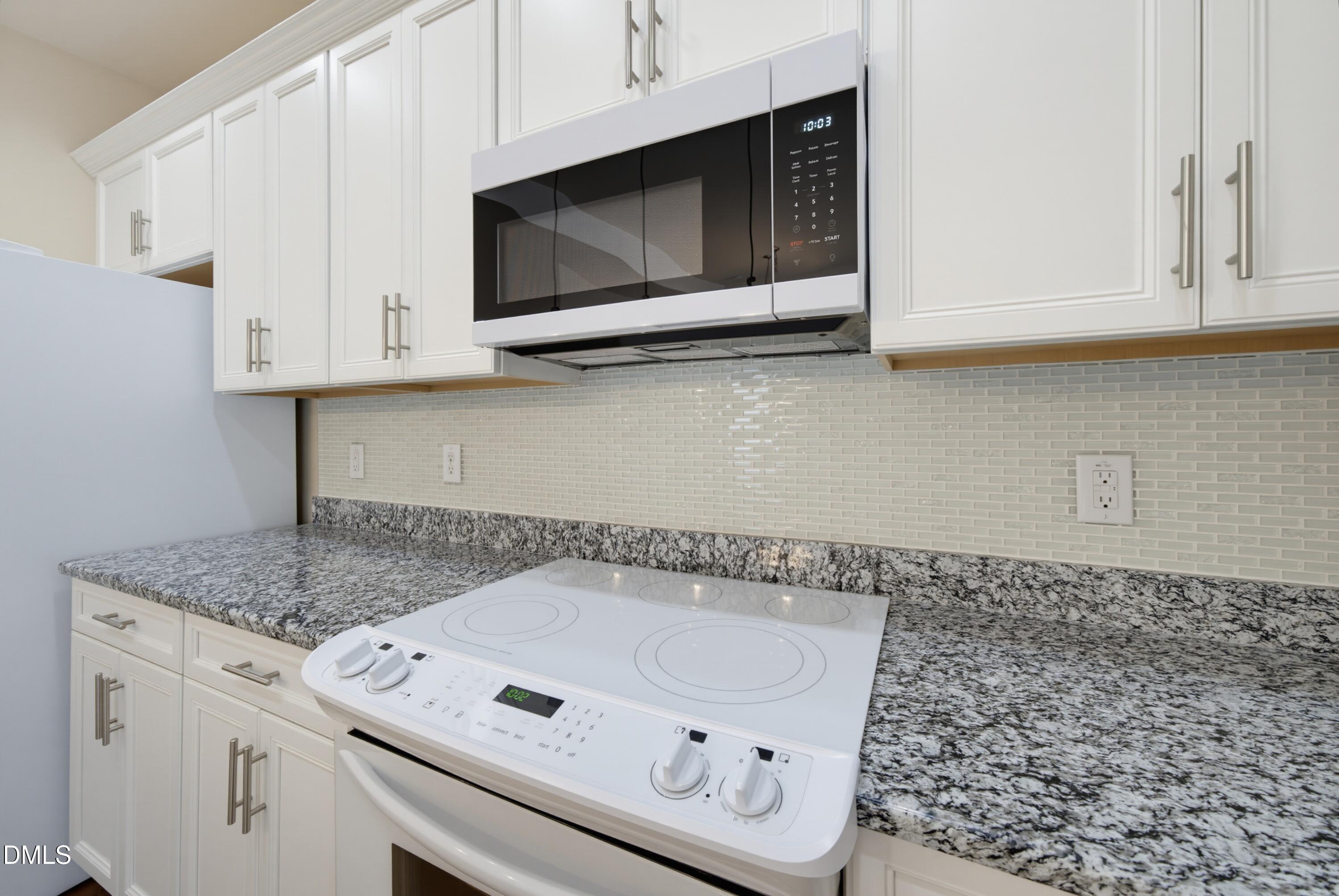 820 Blue Bird Lane Property Photo 12