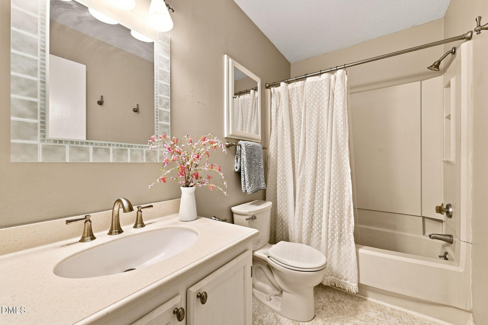 215 Applecross Drive Property Photo 13