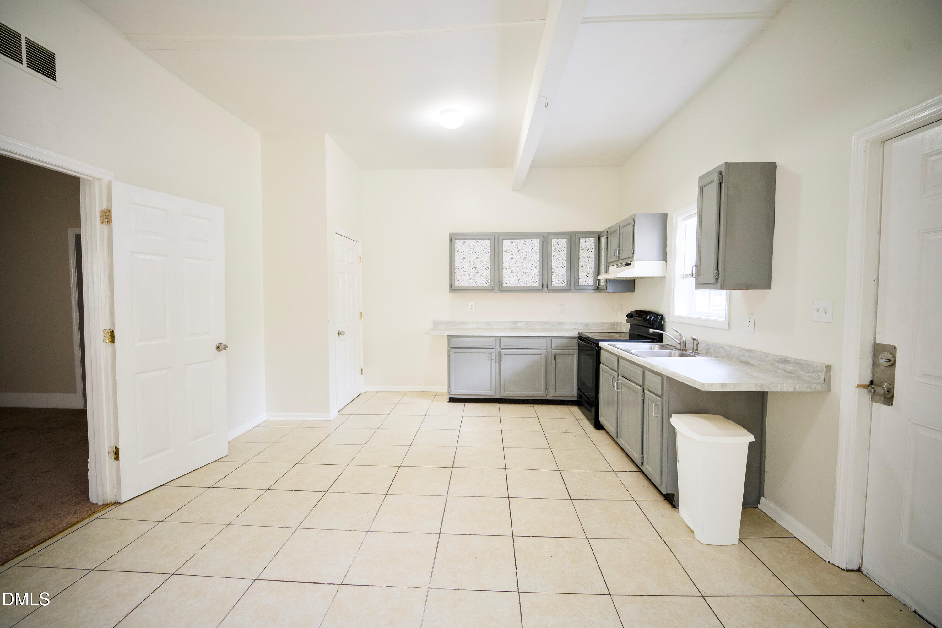 1101 Eva Street Property Photo 2