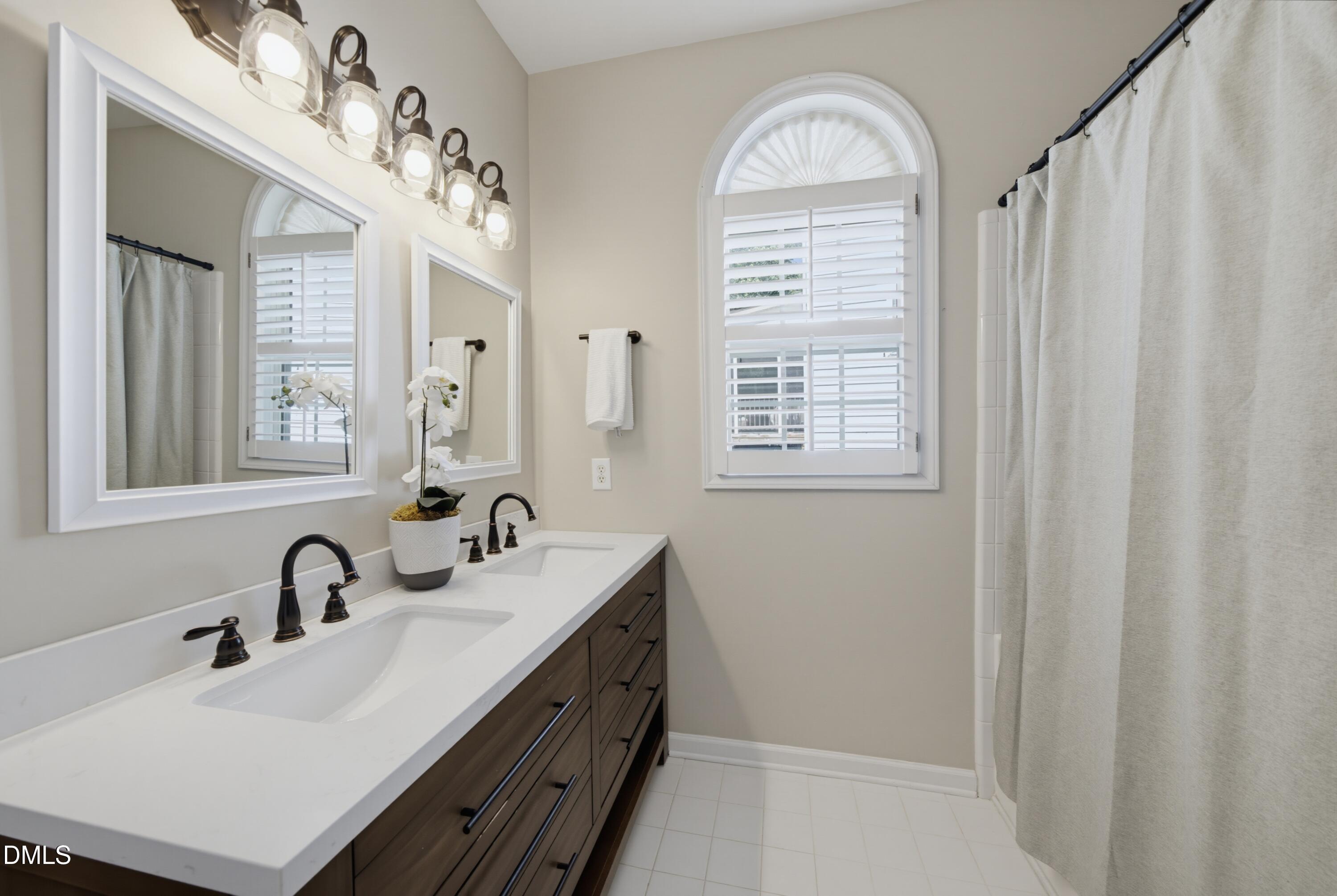 2420 Silver Lake Trail Property Photo 9