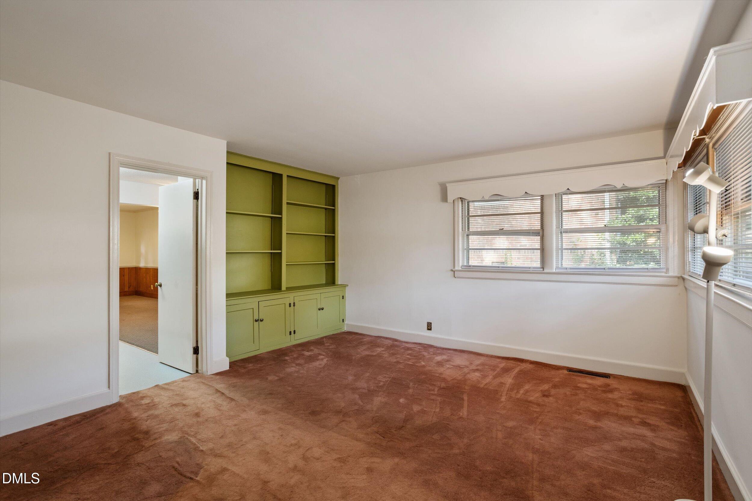 805 W Knox Street Property Photo 5
