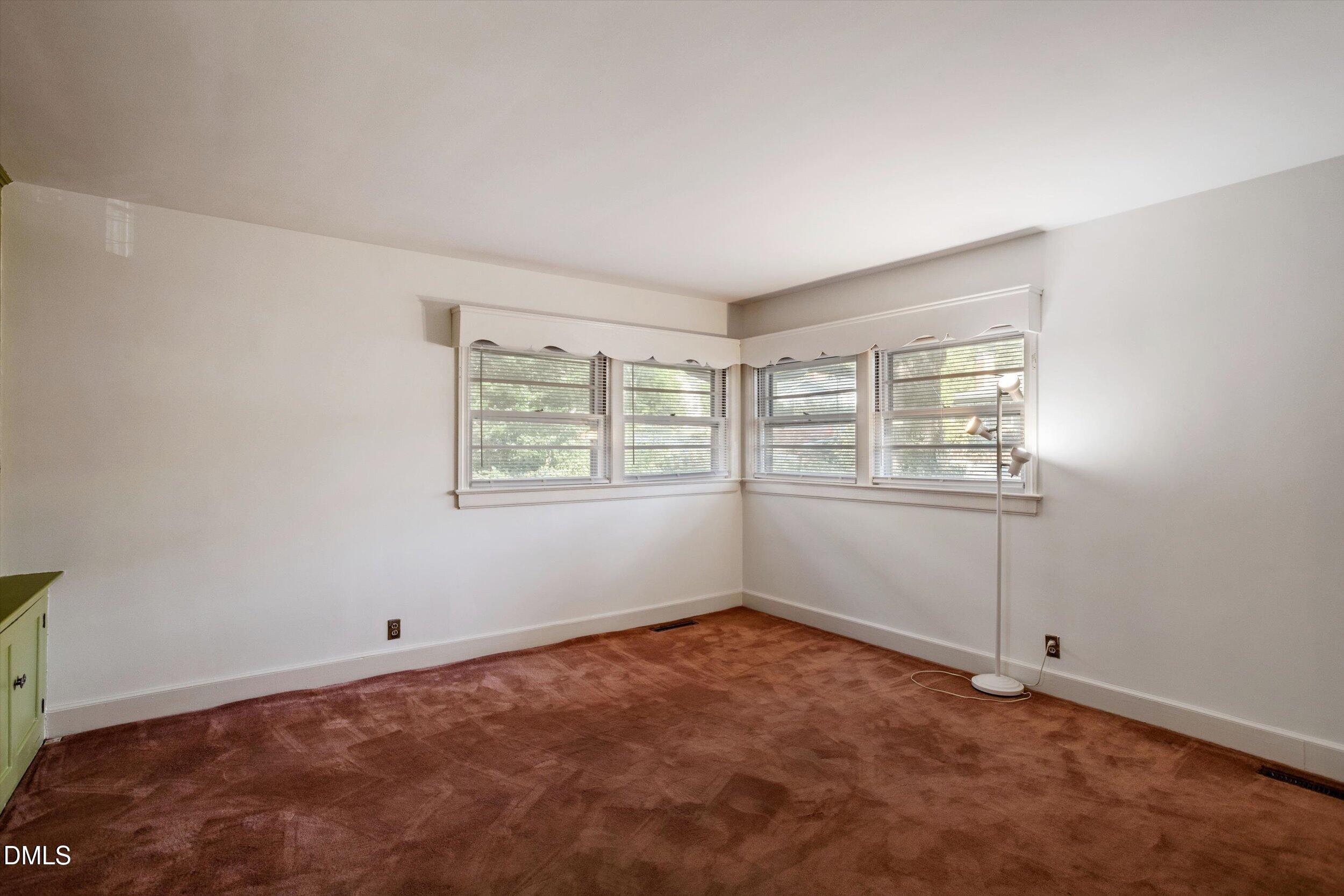 805 W Knox Street Property Photo 6