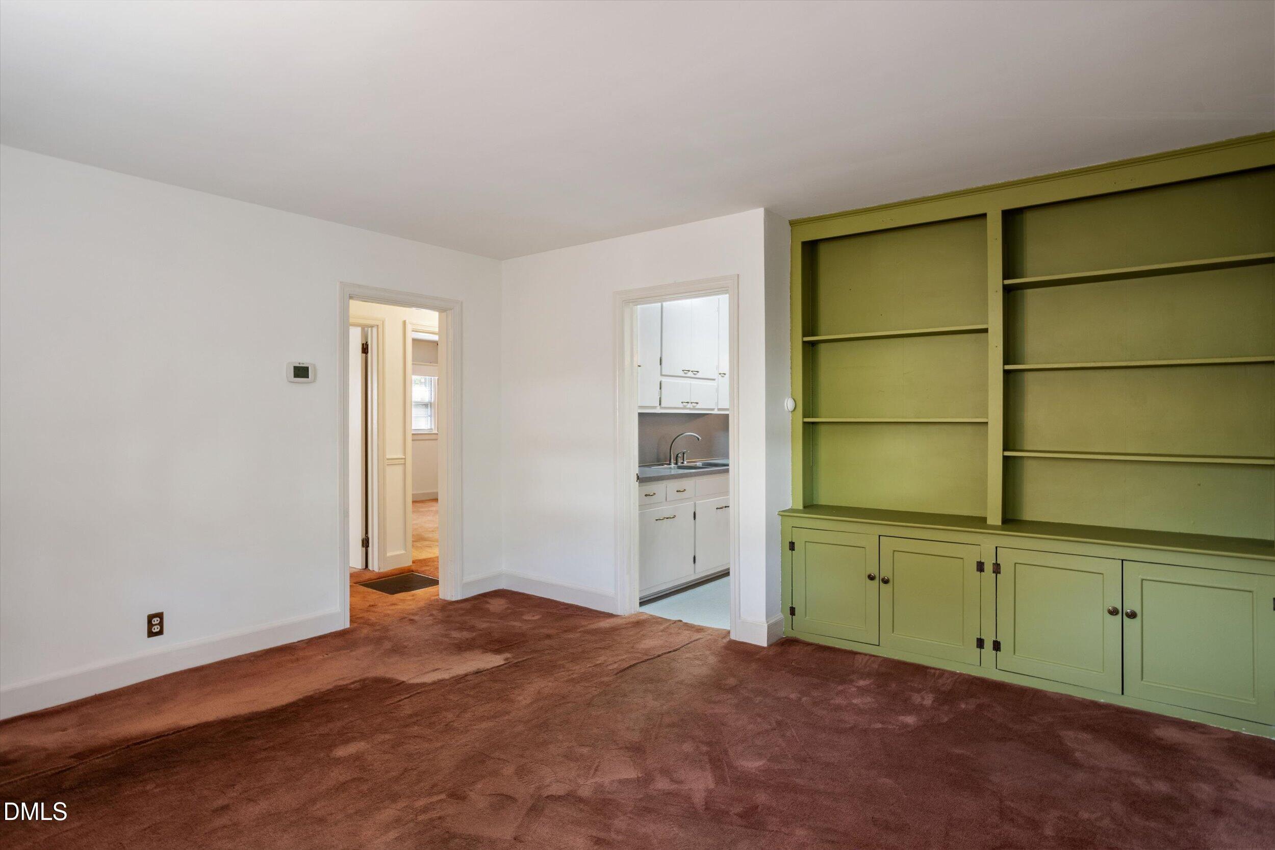 805 W Knox Street Property Photo 8