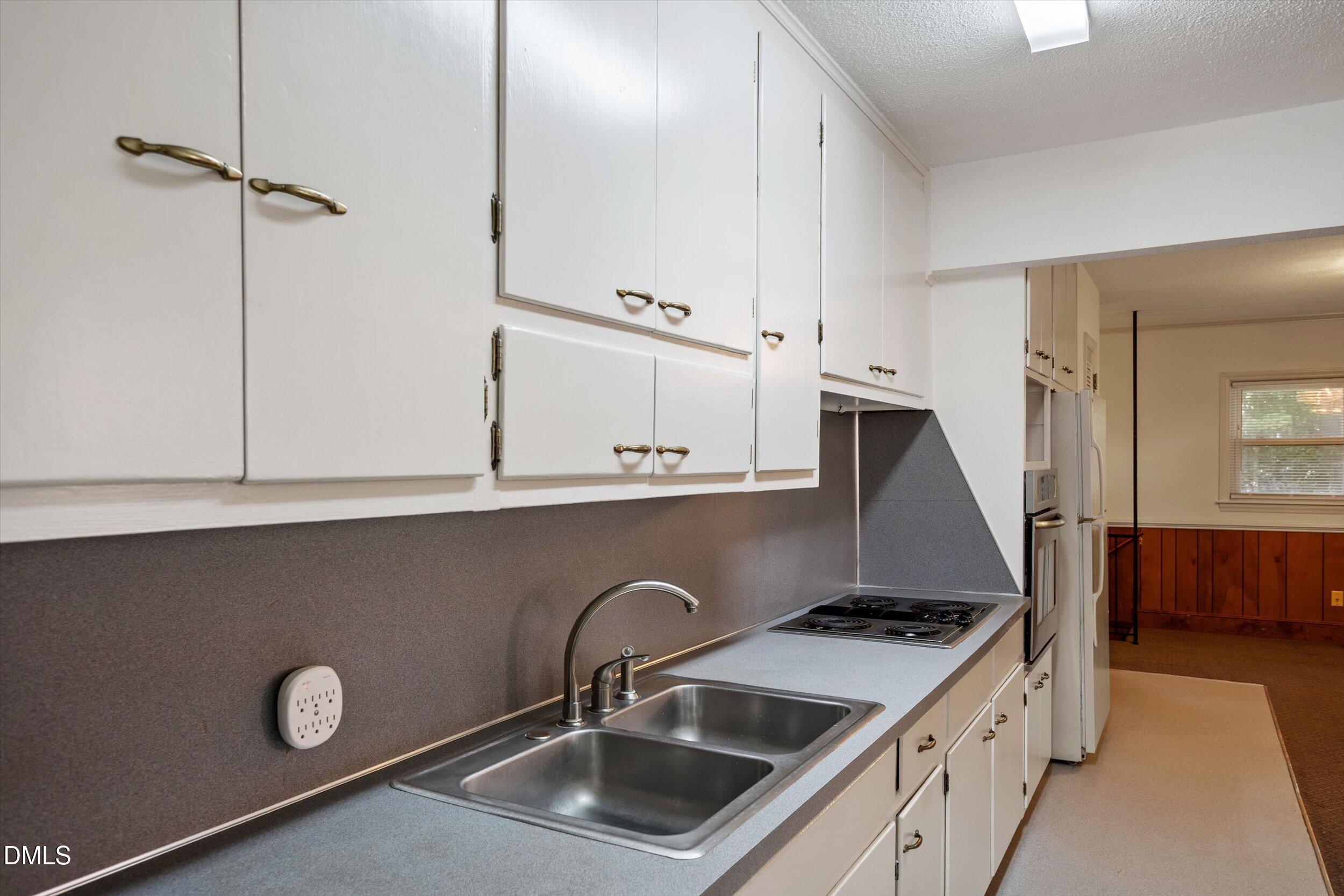 805 W Knox Street Property Photo 10